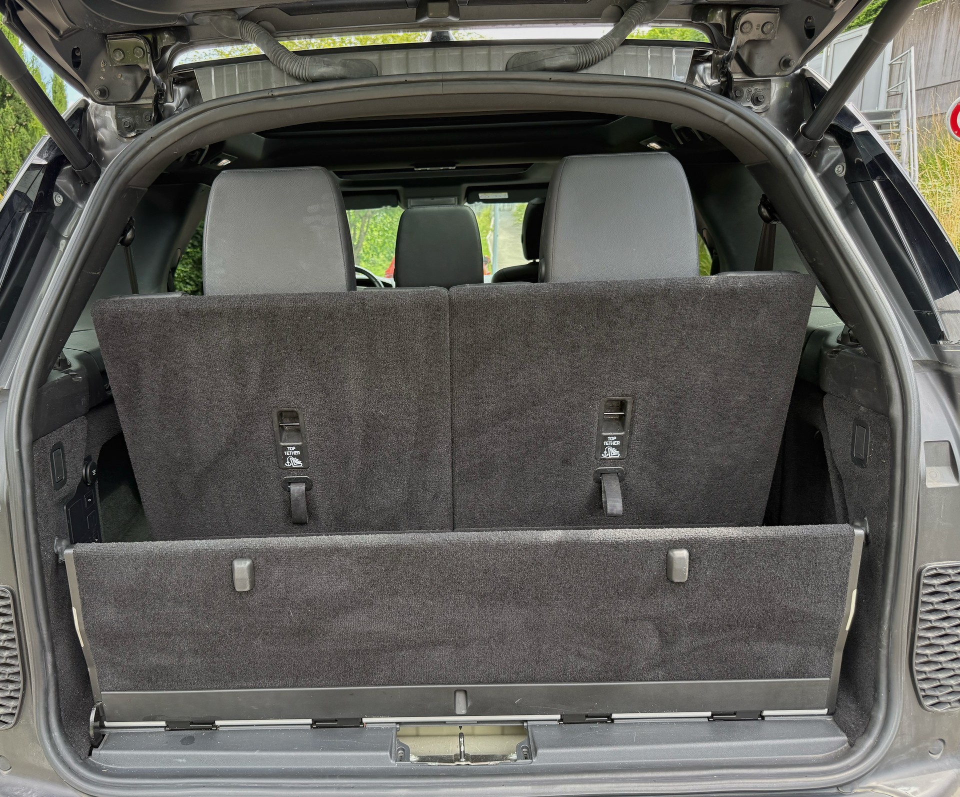 LAND ROVER Discovery 3.0 SDV6 HSE Automatic-image-13