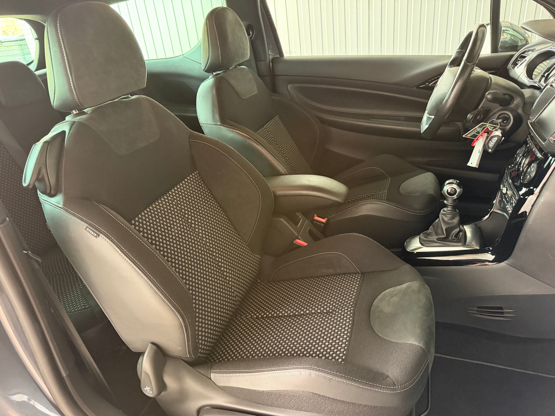 DS AUTOMOBILES DS3 1.6 THP Sport Chic Anniv.-image-12