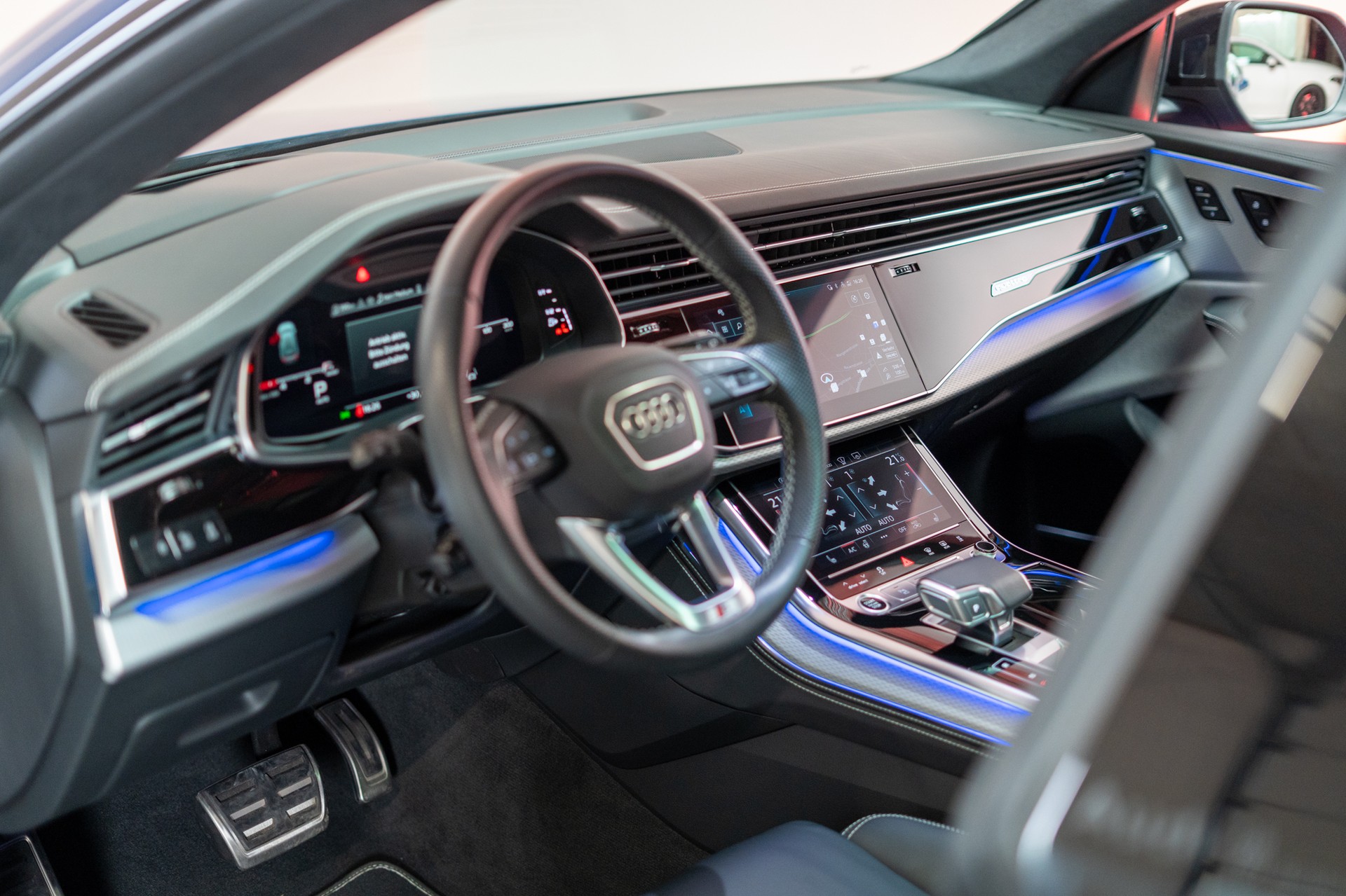 AUDI Q8 SUV 3.0 50 TDI quattro T-Tronic / S-Line / Panorama / 360°Kamera / Audi-Exclusive-image-10