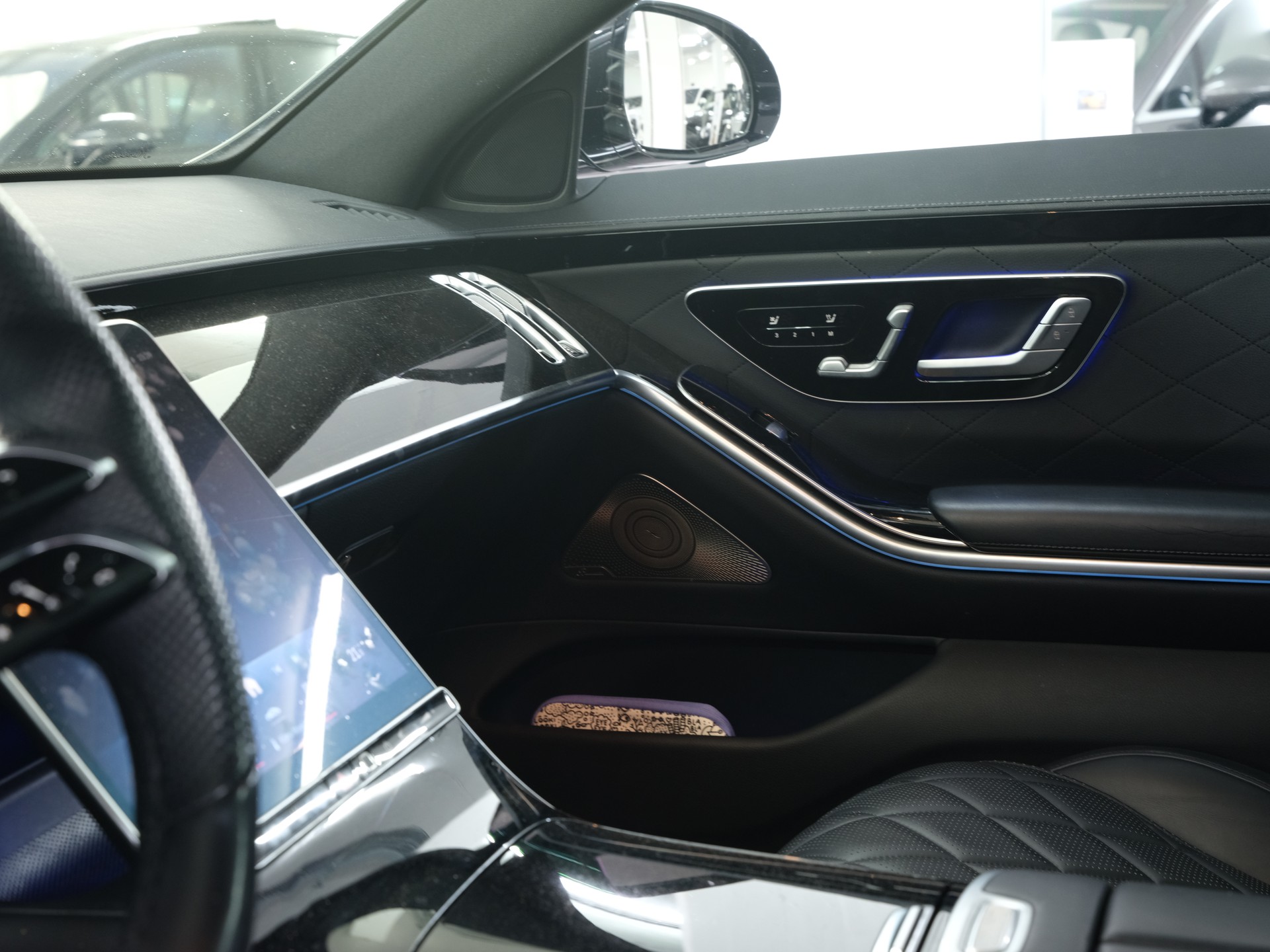 MERCEDES-BENZ S 500 4Matic AMG Line 9G-Tronic *Burmester* *360 Kamera* *Designo*-image-23