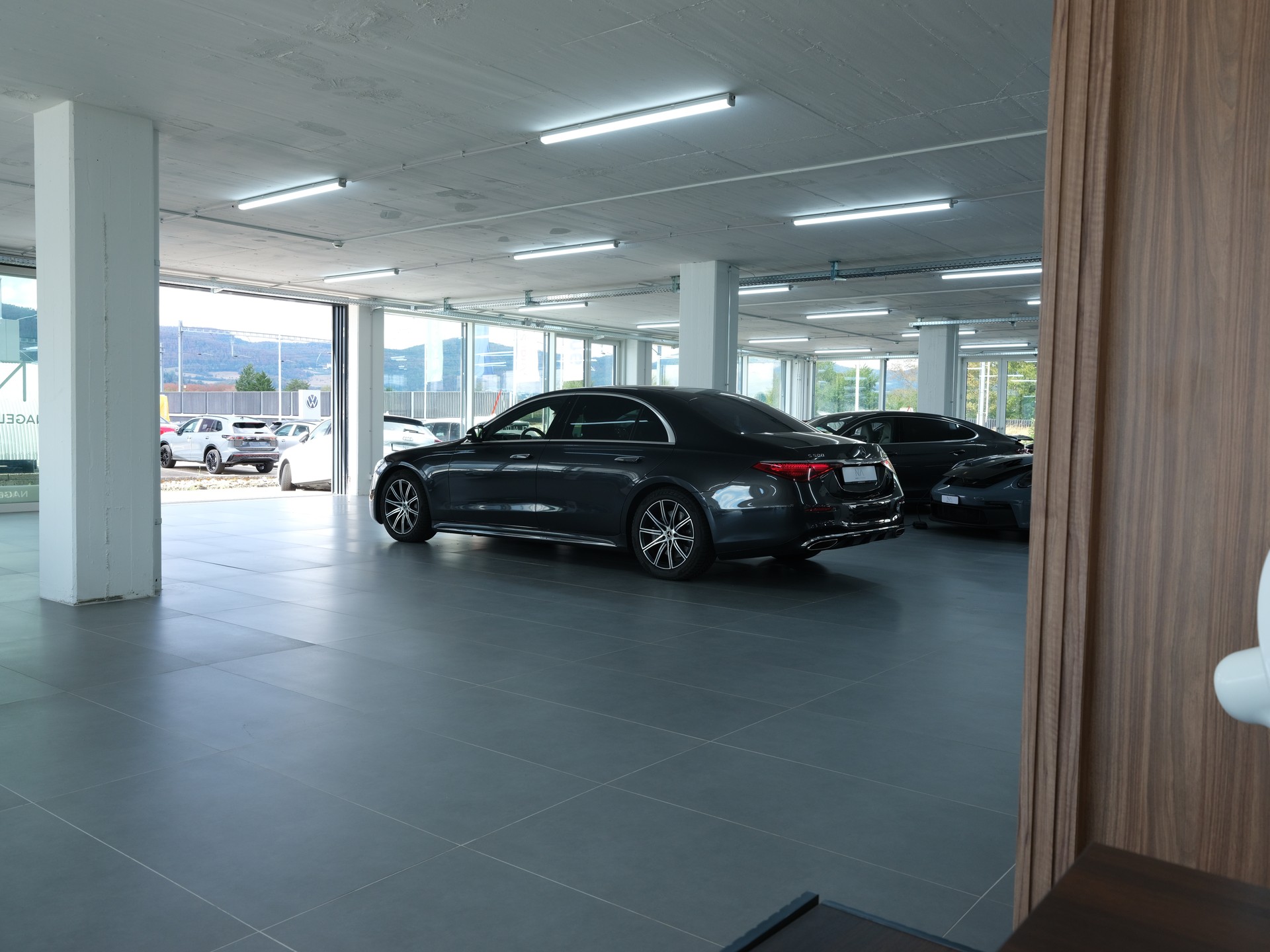 MERCEDES-BENZ S 500 4Matic AMG Line 9G-Tronic *Burmester* *360 Kamera* *Designo*-image-17