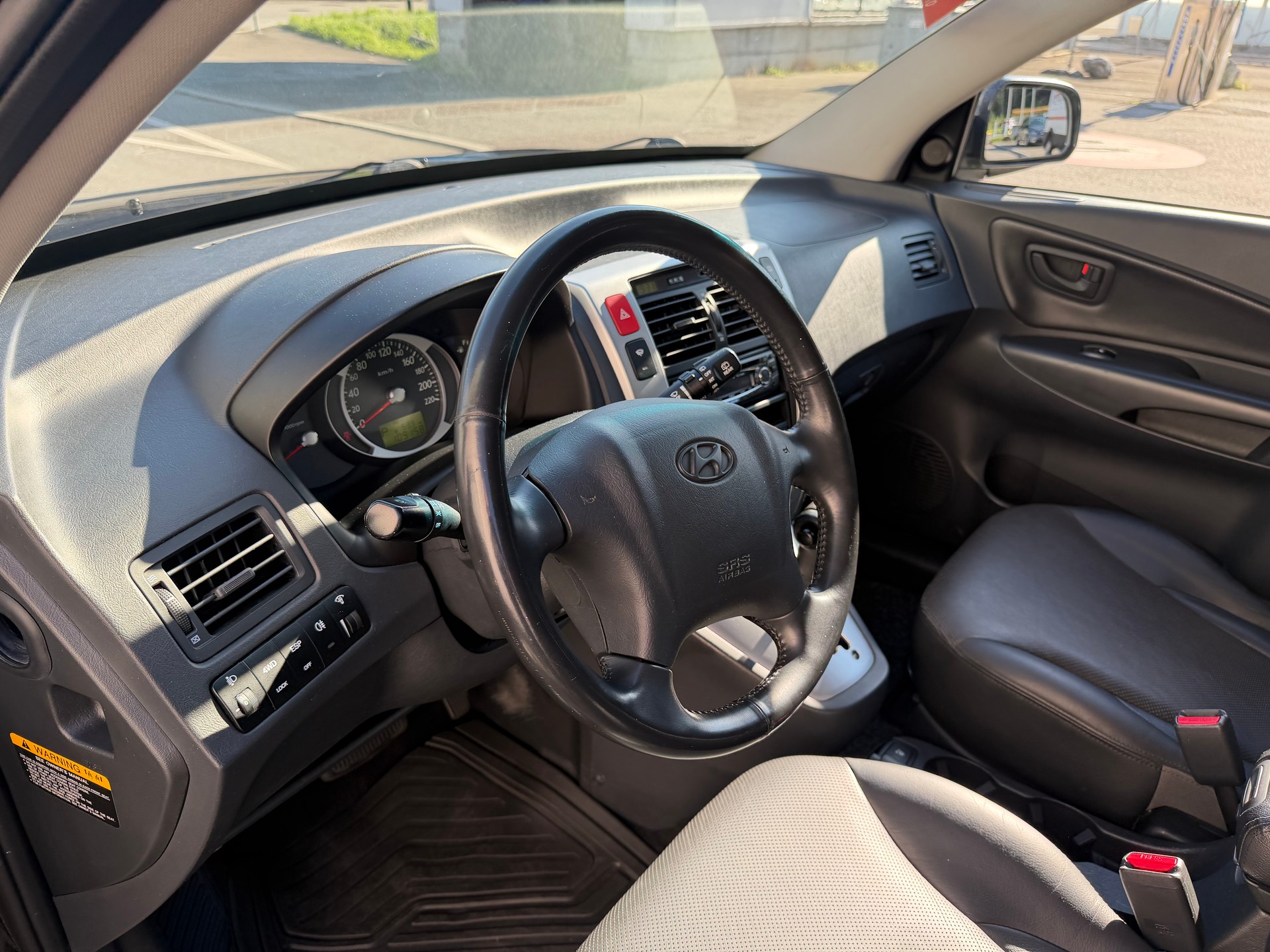HYUNDAI Tucson 2.7 V6 Premium 4WD-image-17