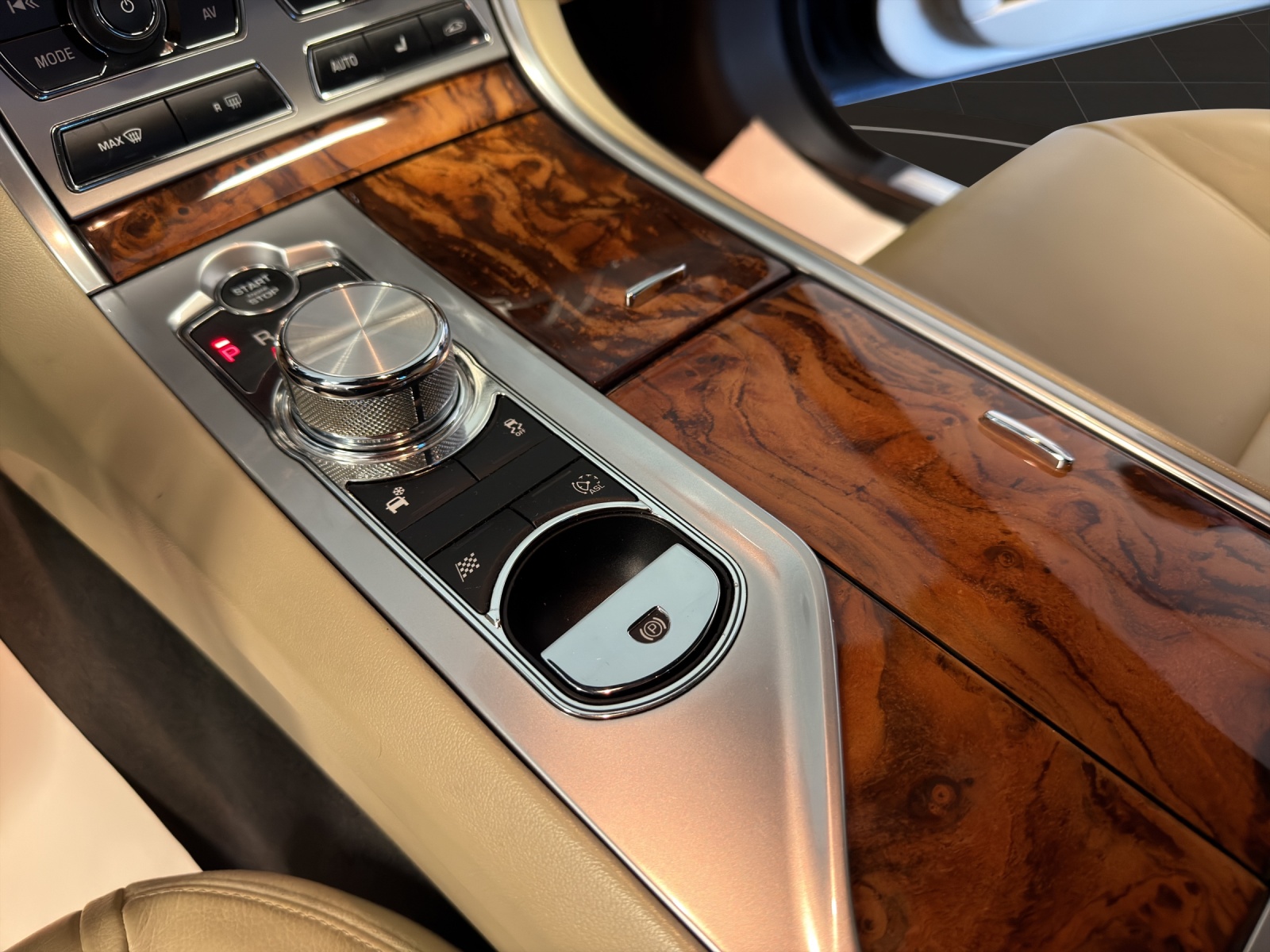JAGUAR XF 3.0 V6 S/C 4x4-image-8