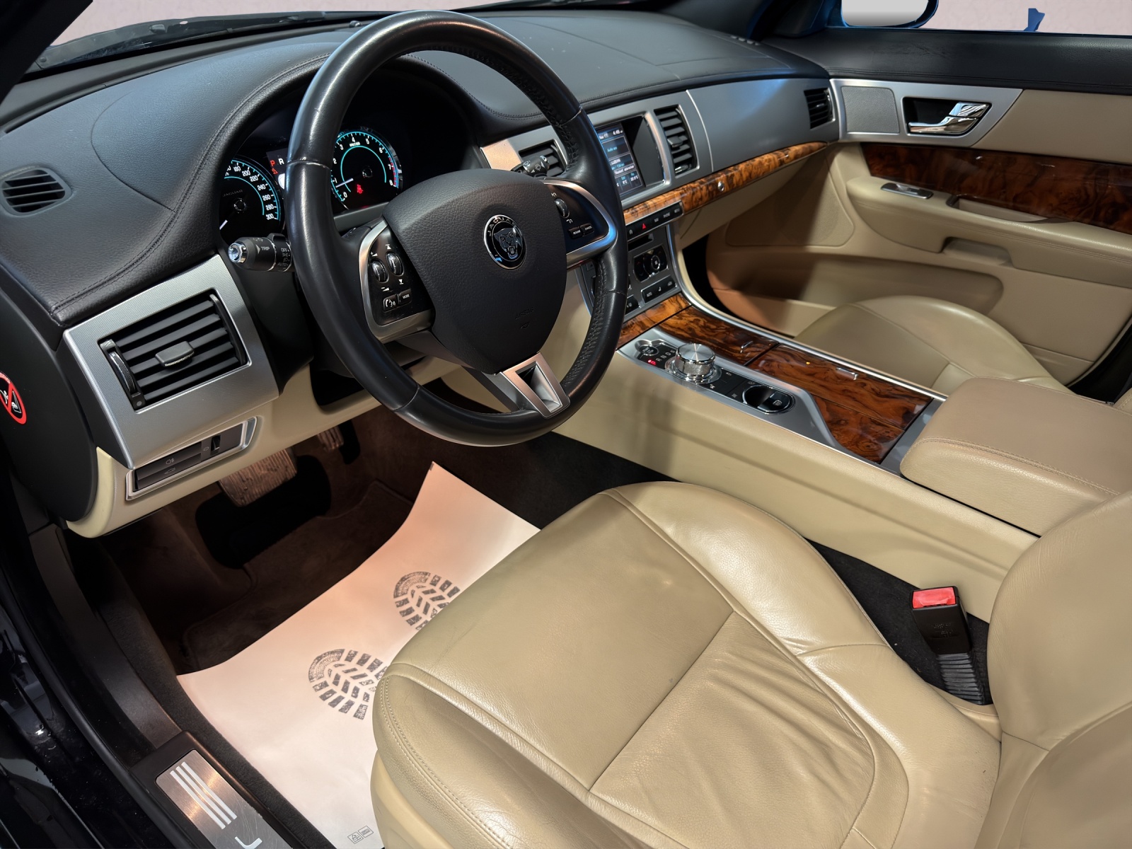 JAGUAR XF 3.0 V6 S/C 4x4-image-12