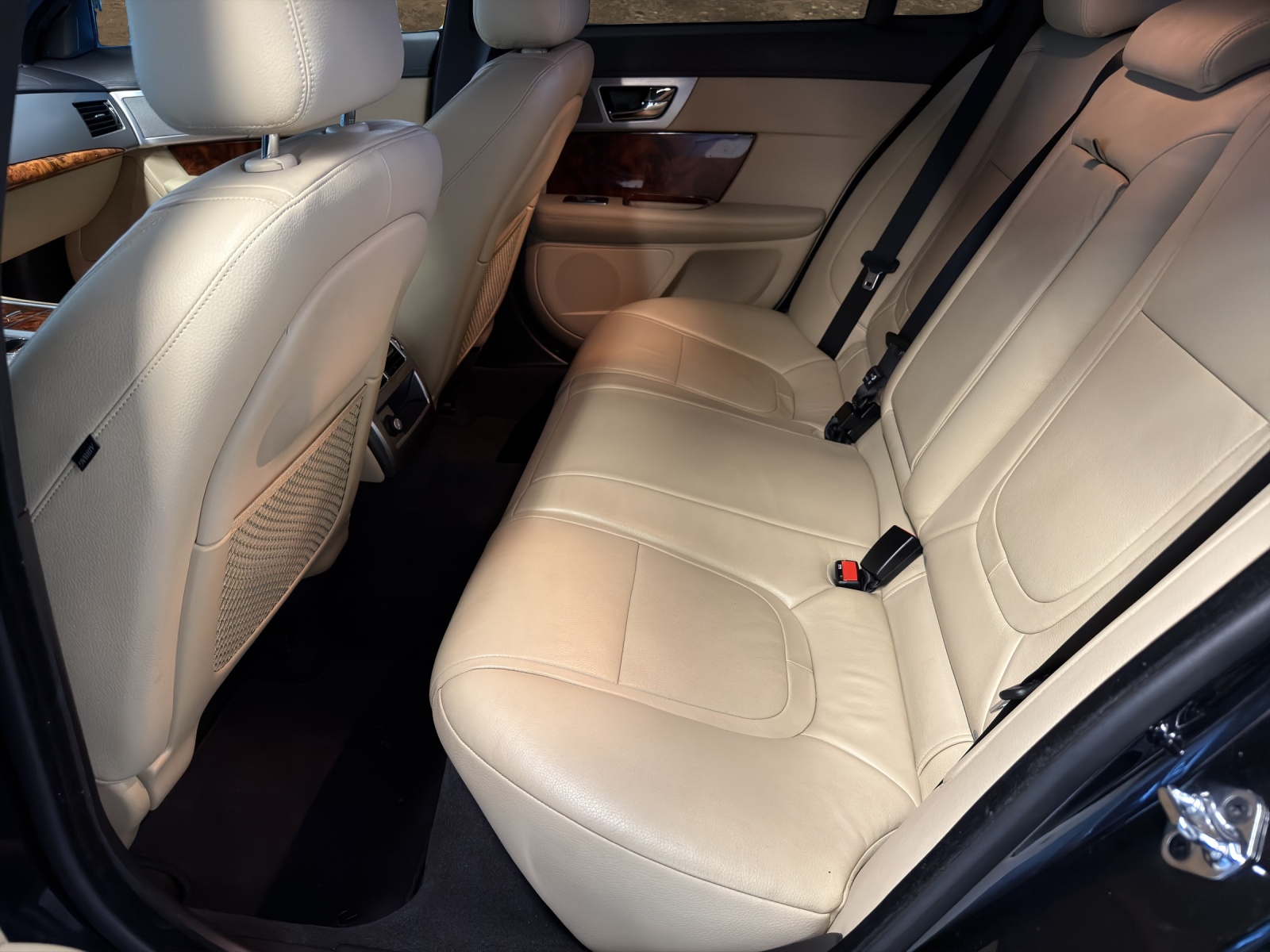 JAGUAR XF 3.0 V6 S/C 4x4-image-9