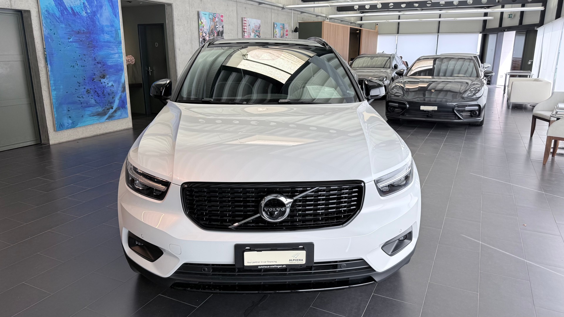 VOLVO XC40 2.0 T4 R-Design-showroom-element-3