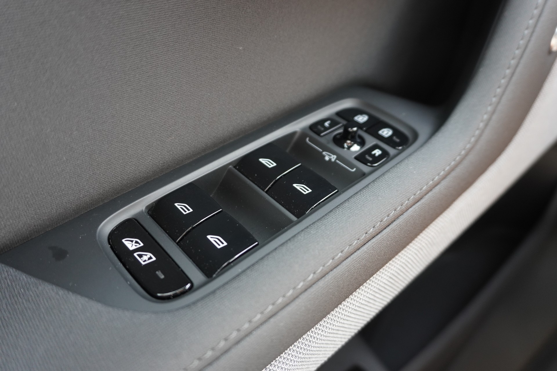 POLESTAR Polestar 2 Long Range Single Plus Pack 82kWh-image-35