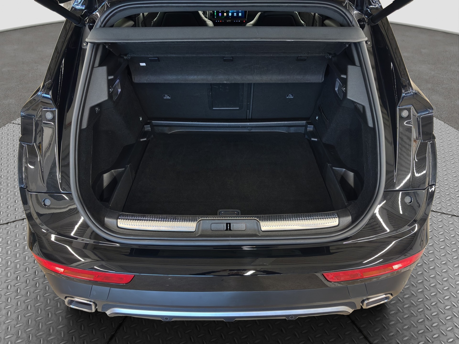 DS AUTOMOBILES DS 7 Crossback E-Tense 300 4x4 Ligne Noire-image-16
