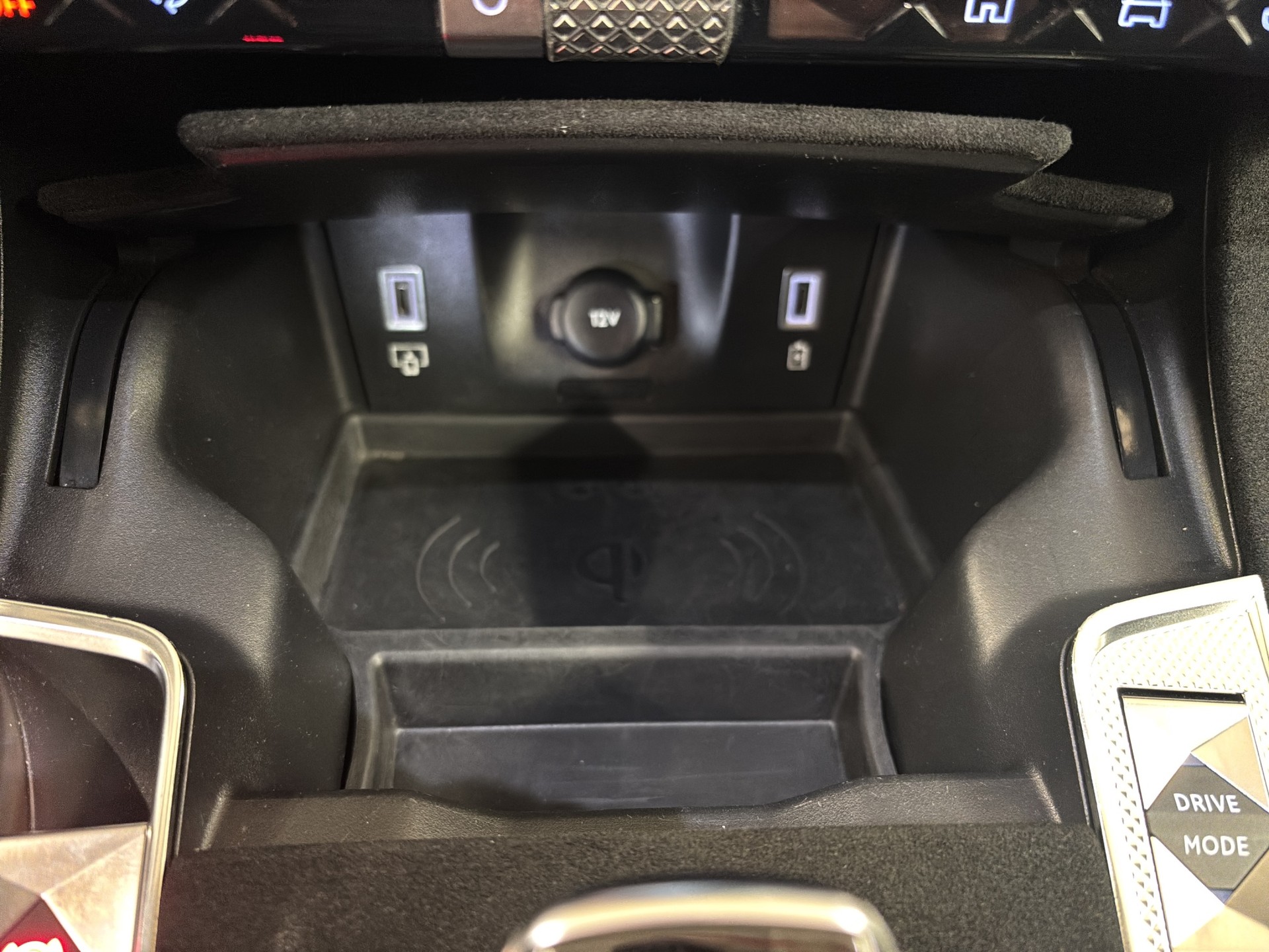 DS AUTOMOBILES DS 7 Crossback E-Tense 300 4x4 Ligne Noire-image-10