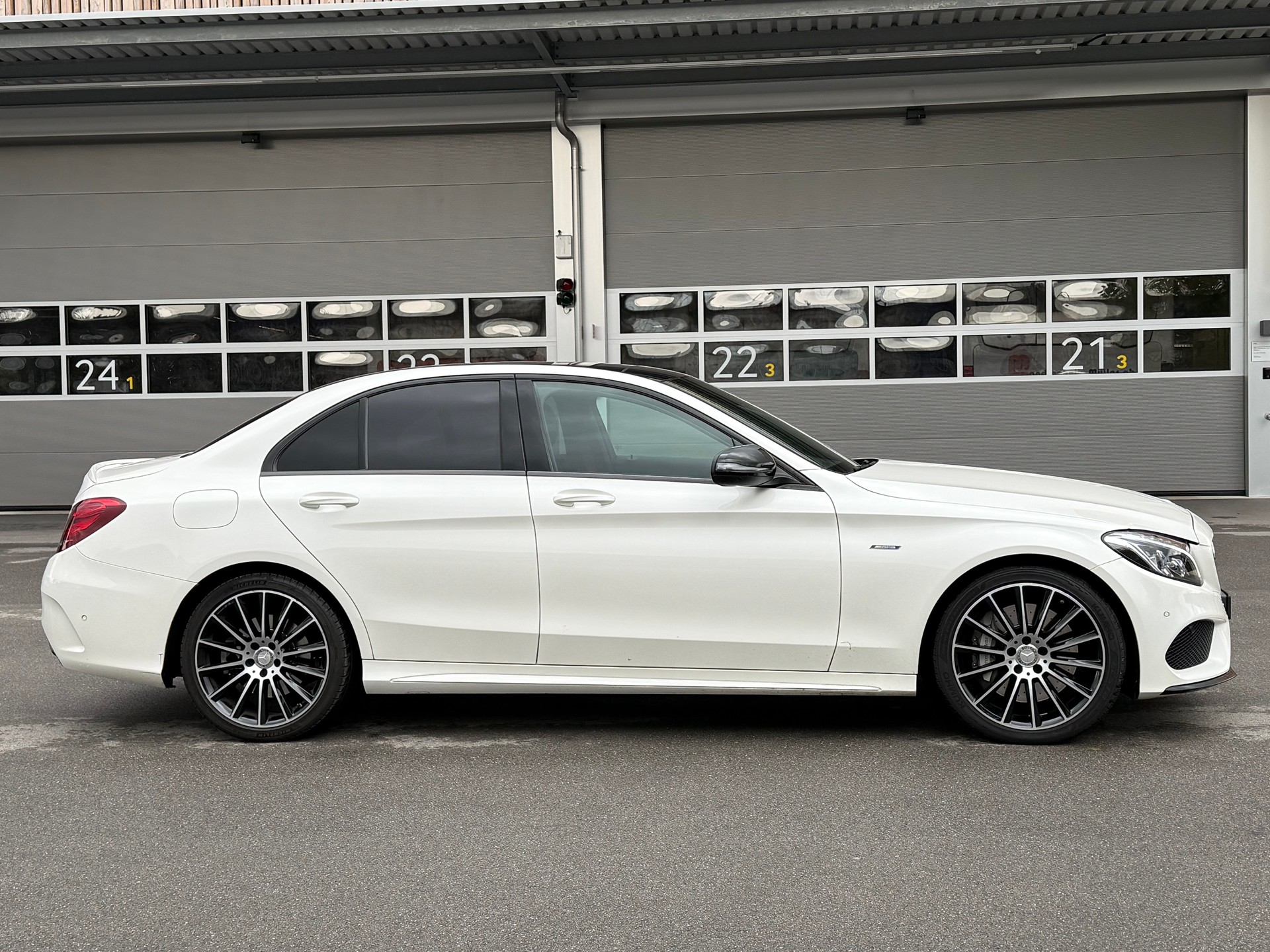 MERCEDES-BENZ C 450 AMG 4Matic 7G-Tronic-showroom-element-2