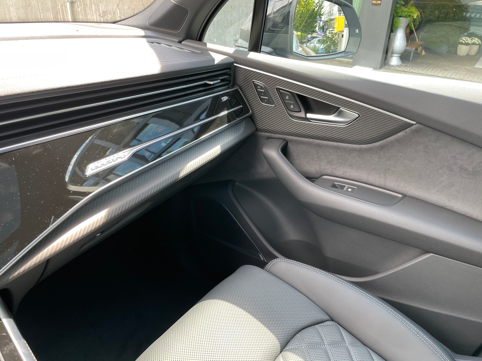 AUDI SQ7 TFSI quattro tiptronic-image-25