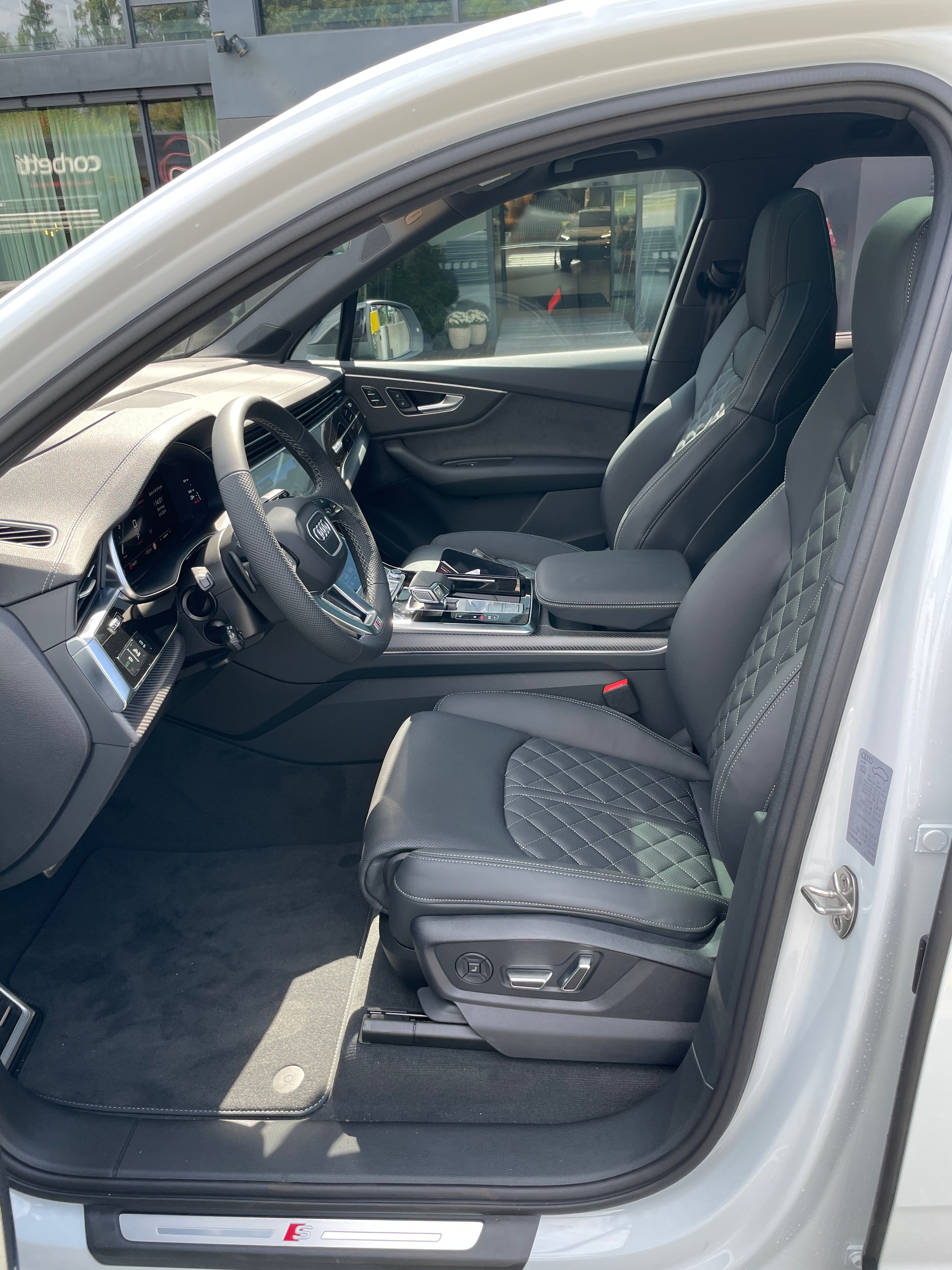 AUDI SQ7 TFSI quattro tiptronic-image-12