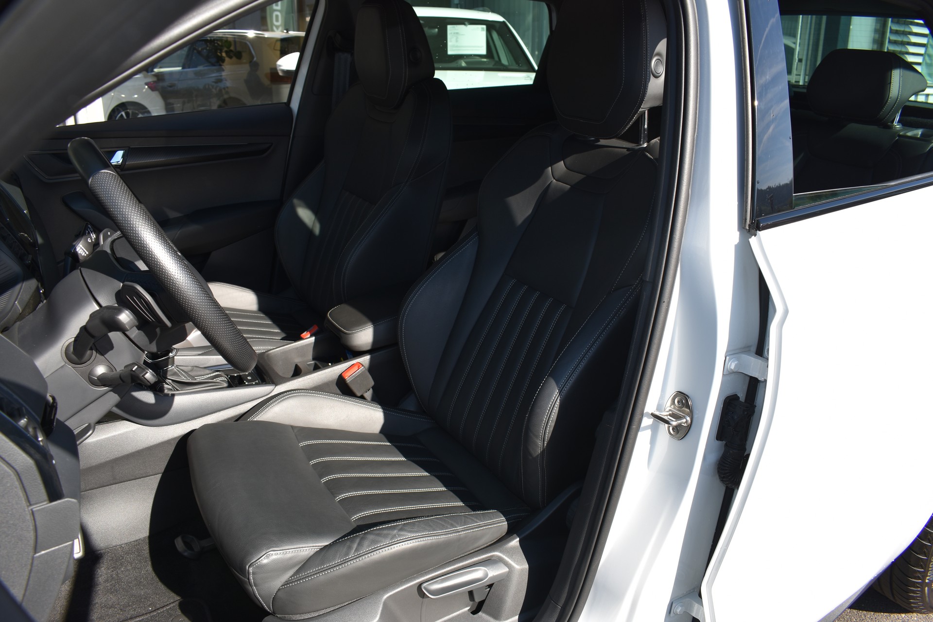 SKODA Karoq 2.0 TSI SportLine 4x4 DSG-image-6