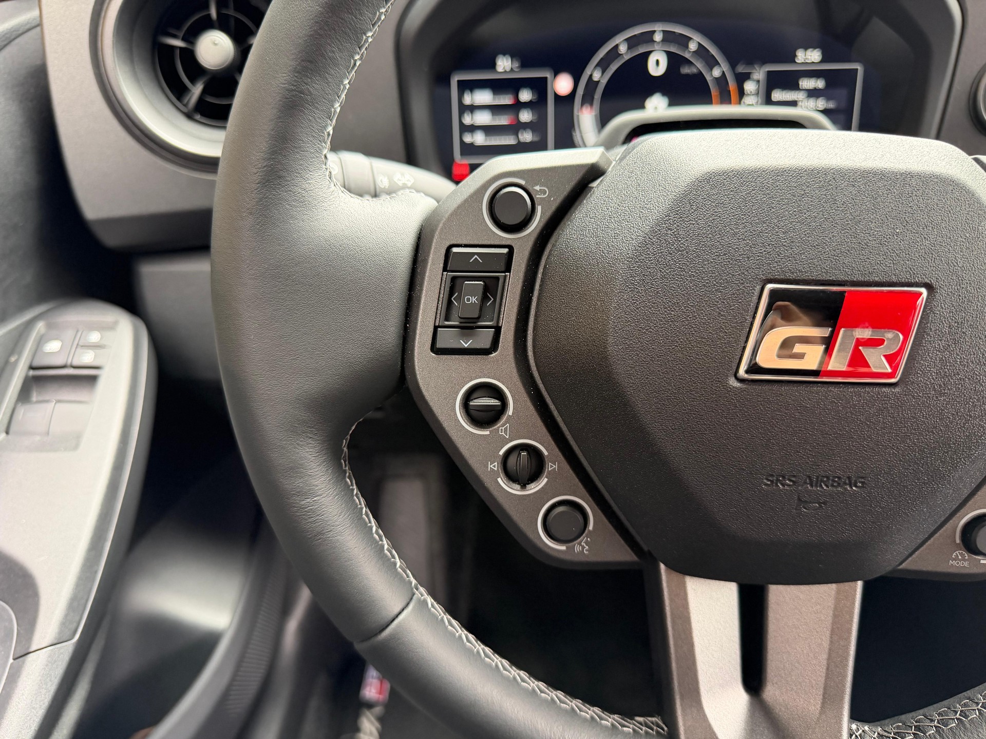 TOYOTA Yaris 1.6 GR Sport 2026 phase 2-image-16
