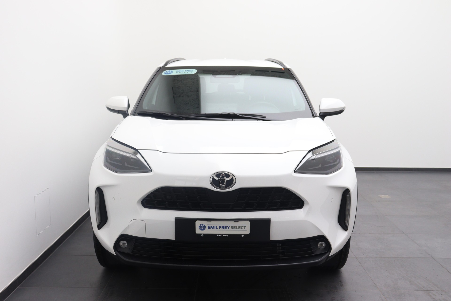 TOYOTA Yaris Cross 1.5 VVT-i HSD Trend AWD-i-showroom-element-1