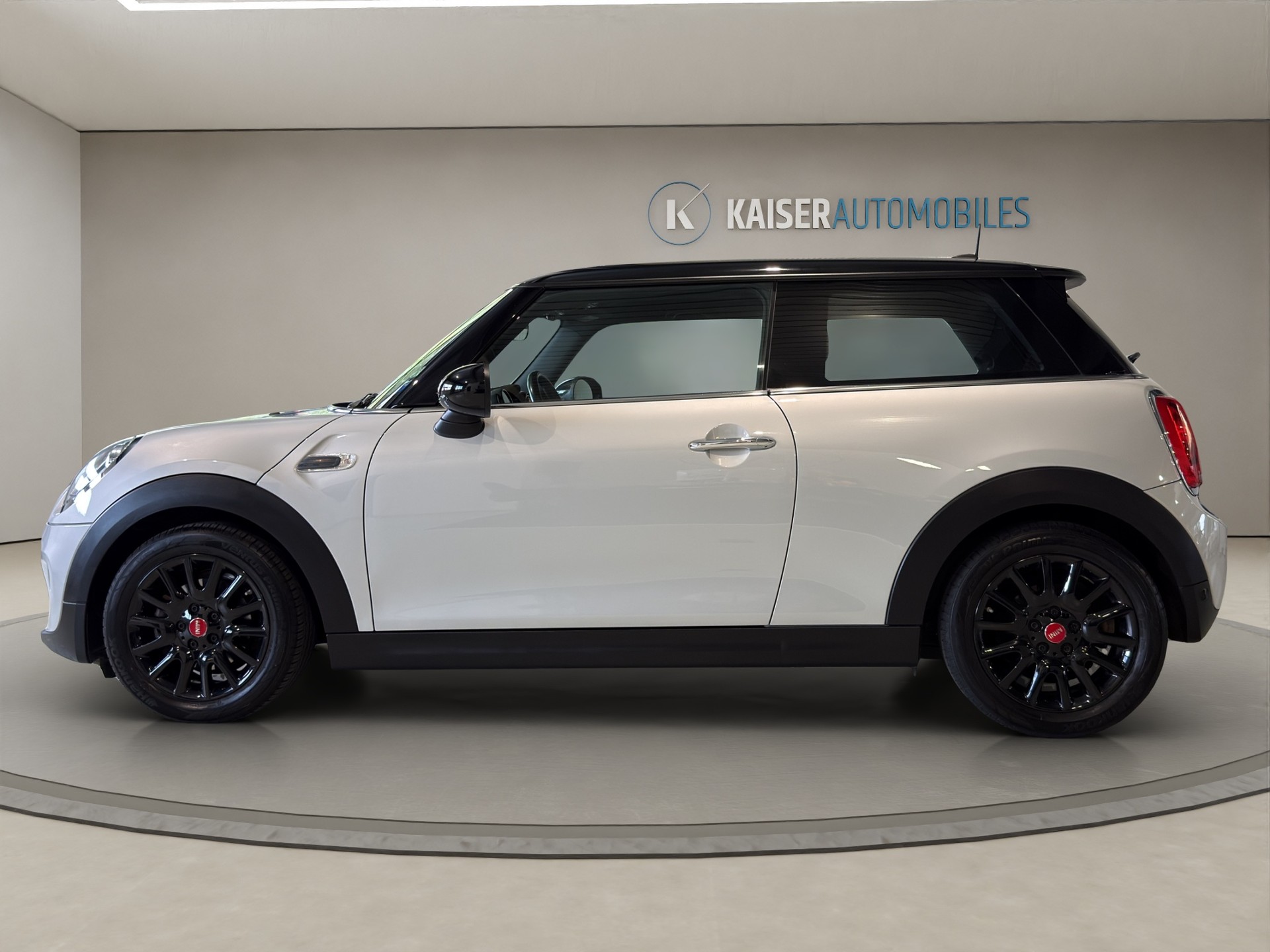 MINI Cooper-showroom-element-2