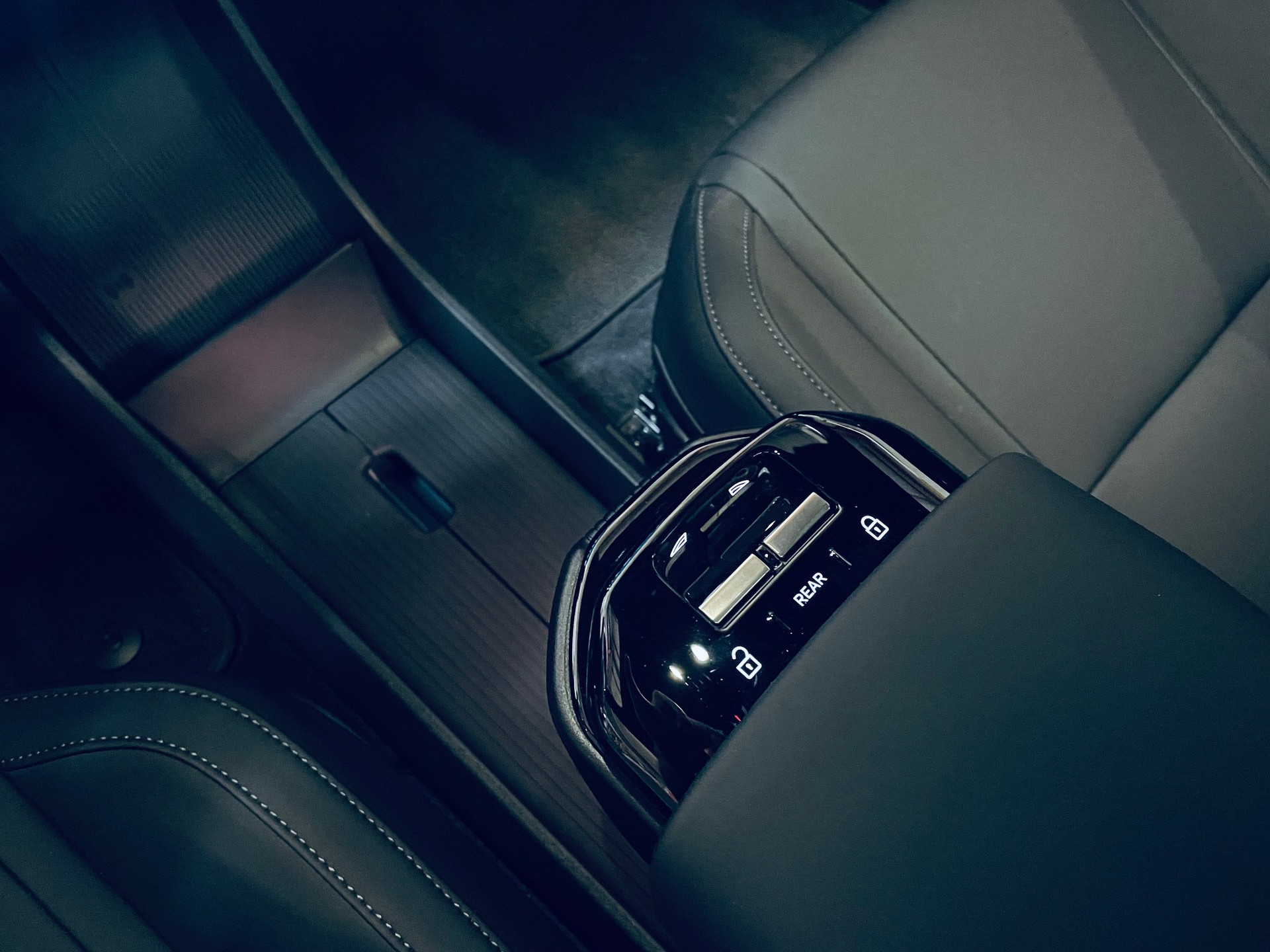 VOLVO EX30 E60 Twin Ultra Performance AWD-image-16