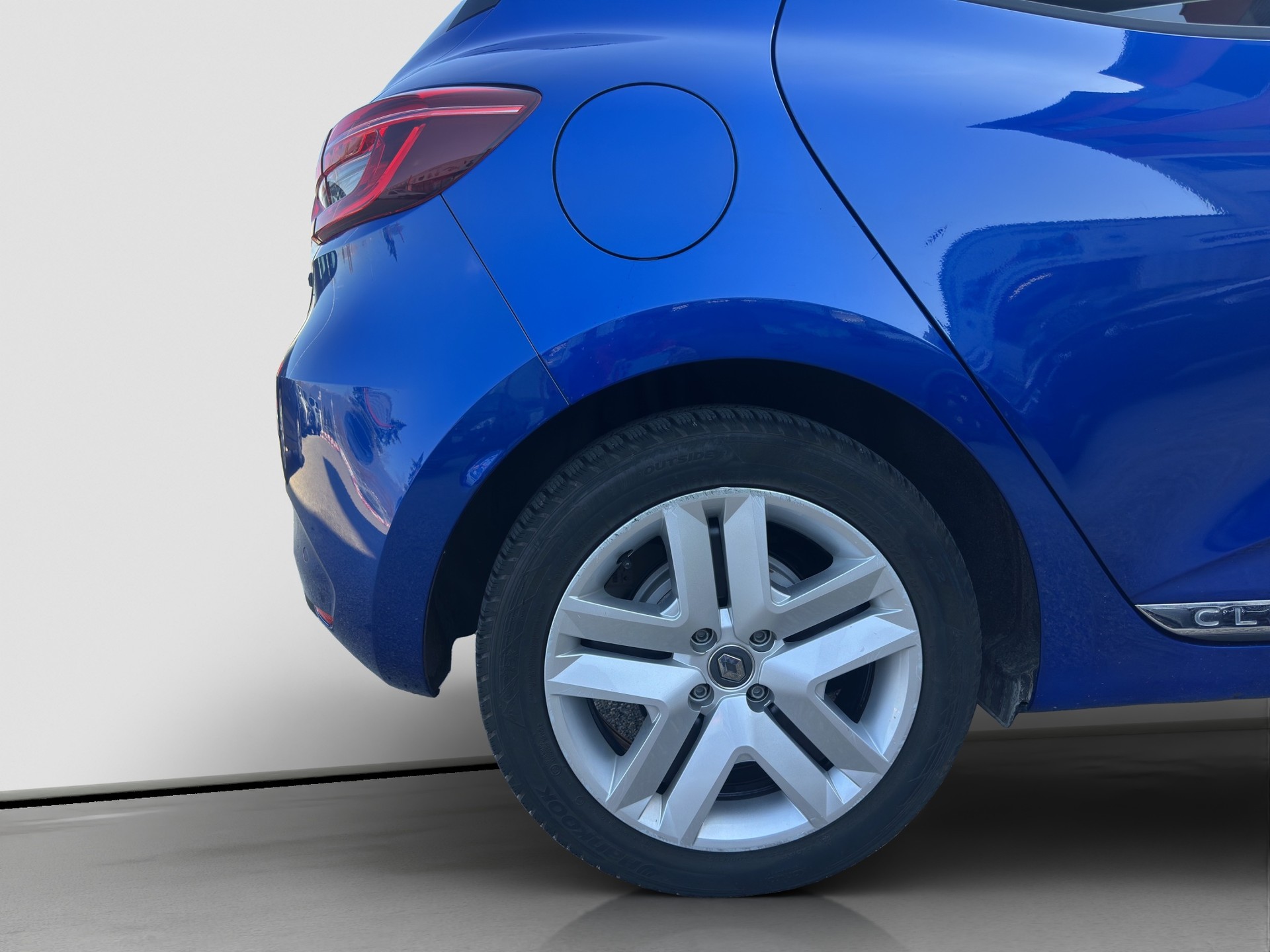 RENAULT Clio 1.6 E-Tech Zen-image-21