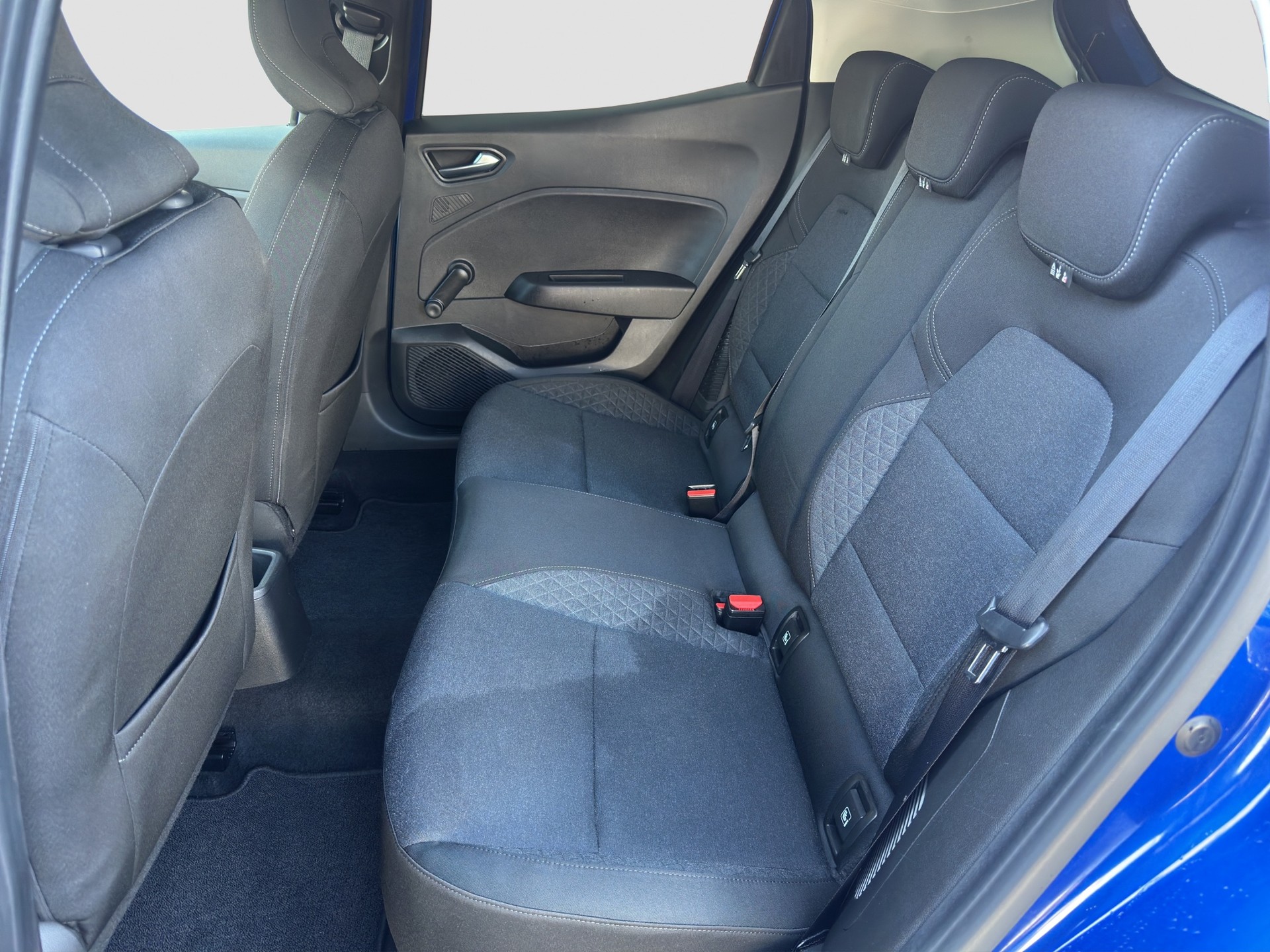 RENAULT Clio 1.6 E-Tech Zen-image-17