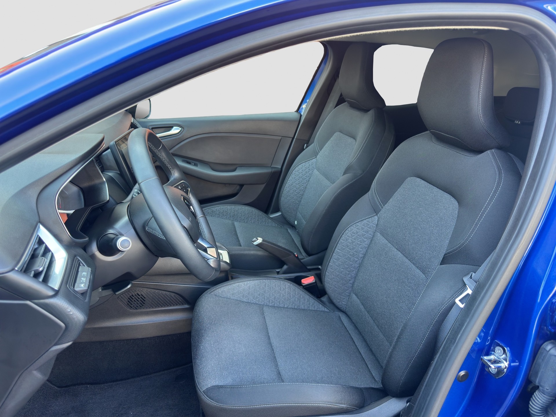 RENAULT Clio 1.6 E-Tech Zen-image-8