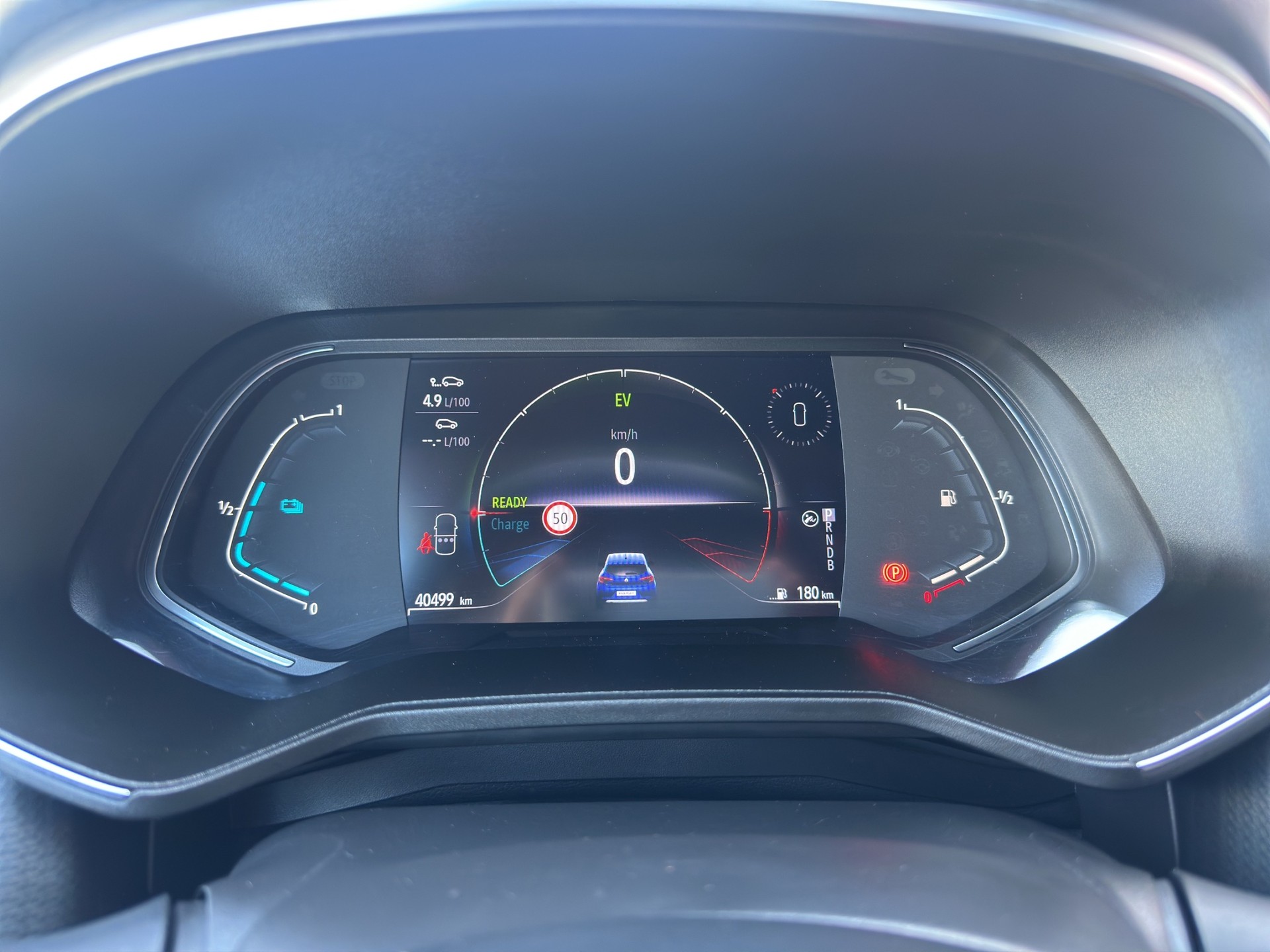 RENAULT Clio 1.6 E-Tech Zen-image-9