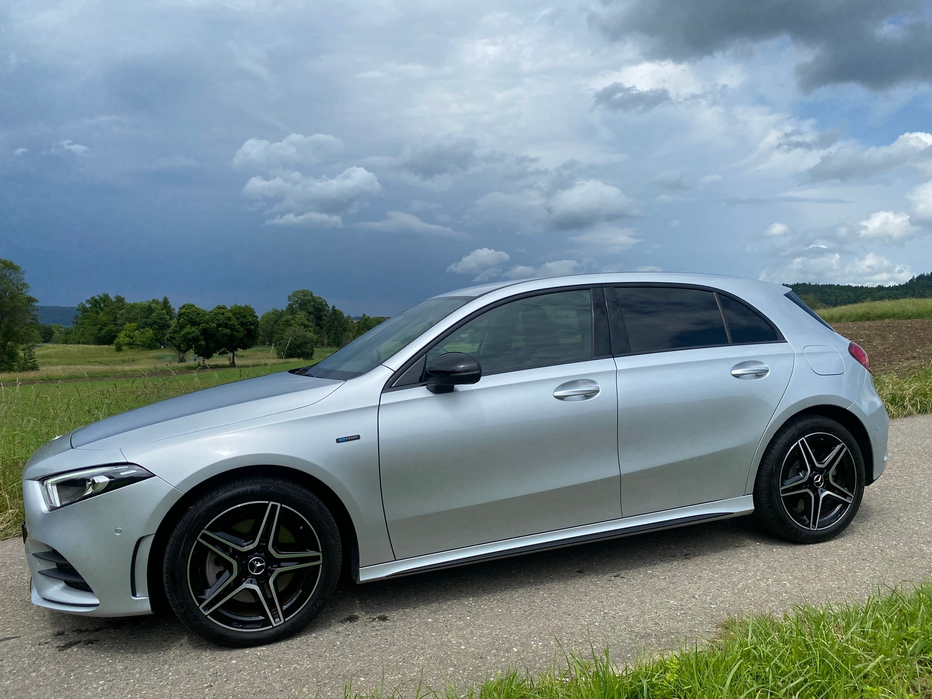 MERCEDES-BENZ A 250e AMG Line 8G-DCT-image-3
