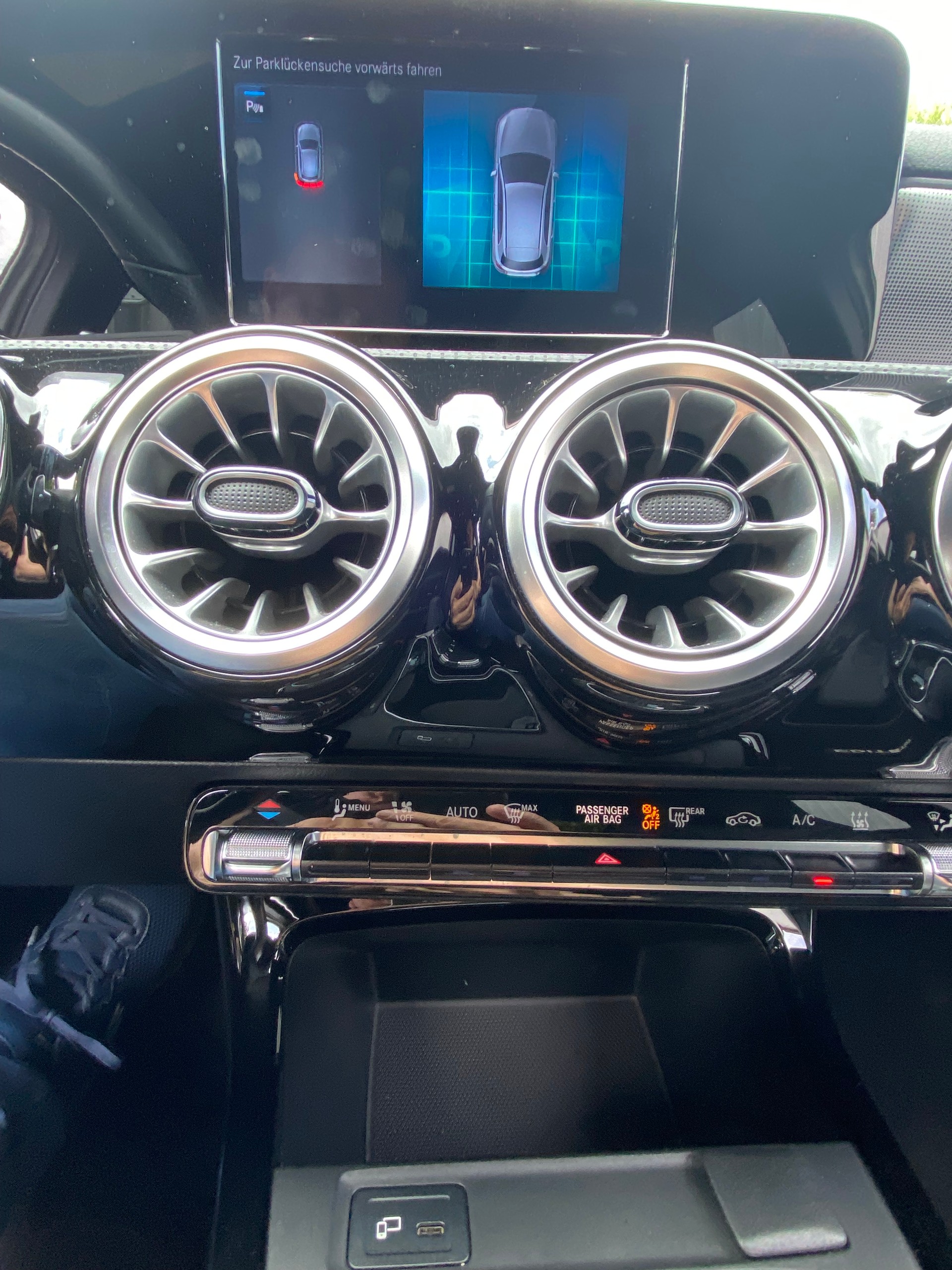 MERCEDES-BENZ A 250e AMG Line 8G-DCT-image-13
