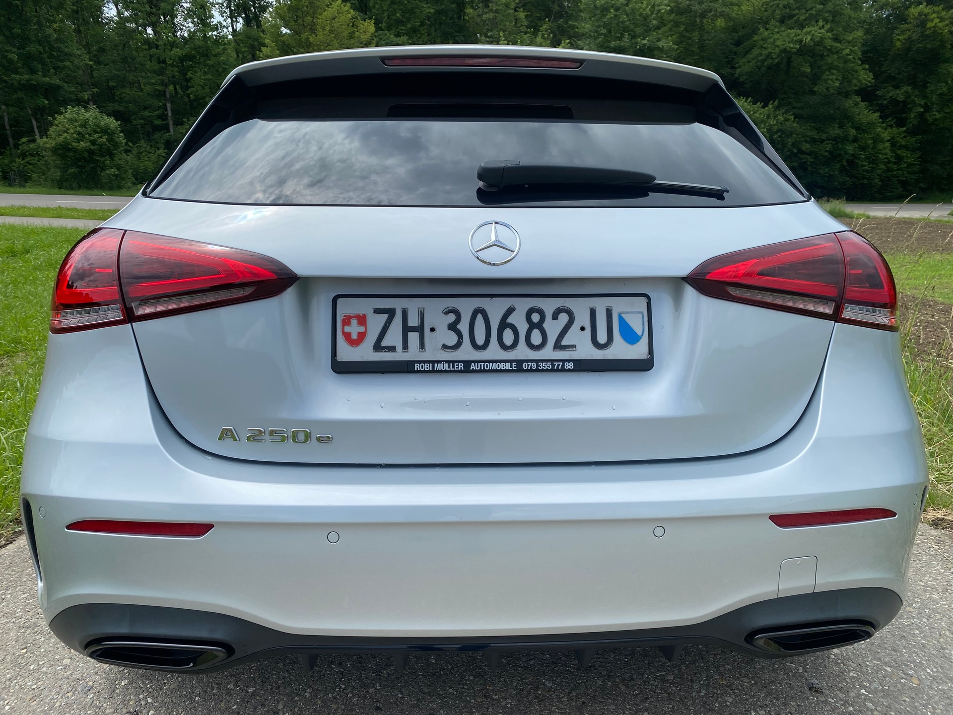 MERCEDES-BENZ A 250e AMG Line 8G-DCT-image-5
