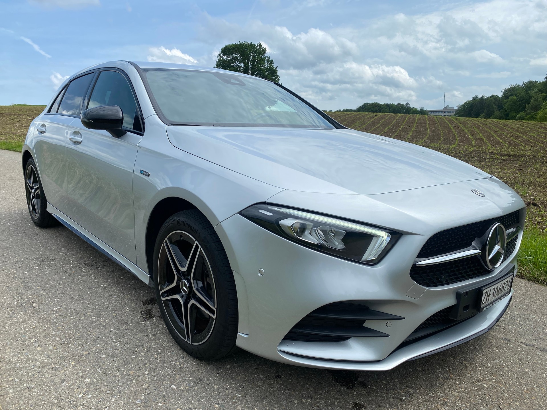 MERCEDES-BENZ A 250e AMG Line 8G-DCT-image-1