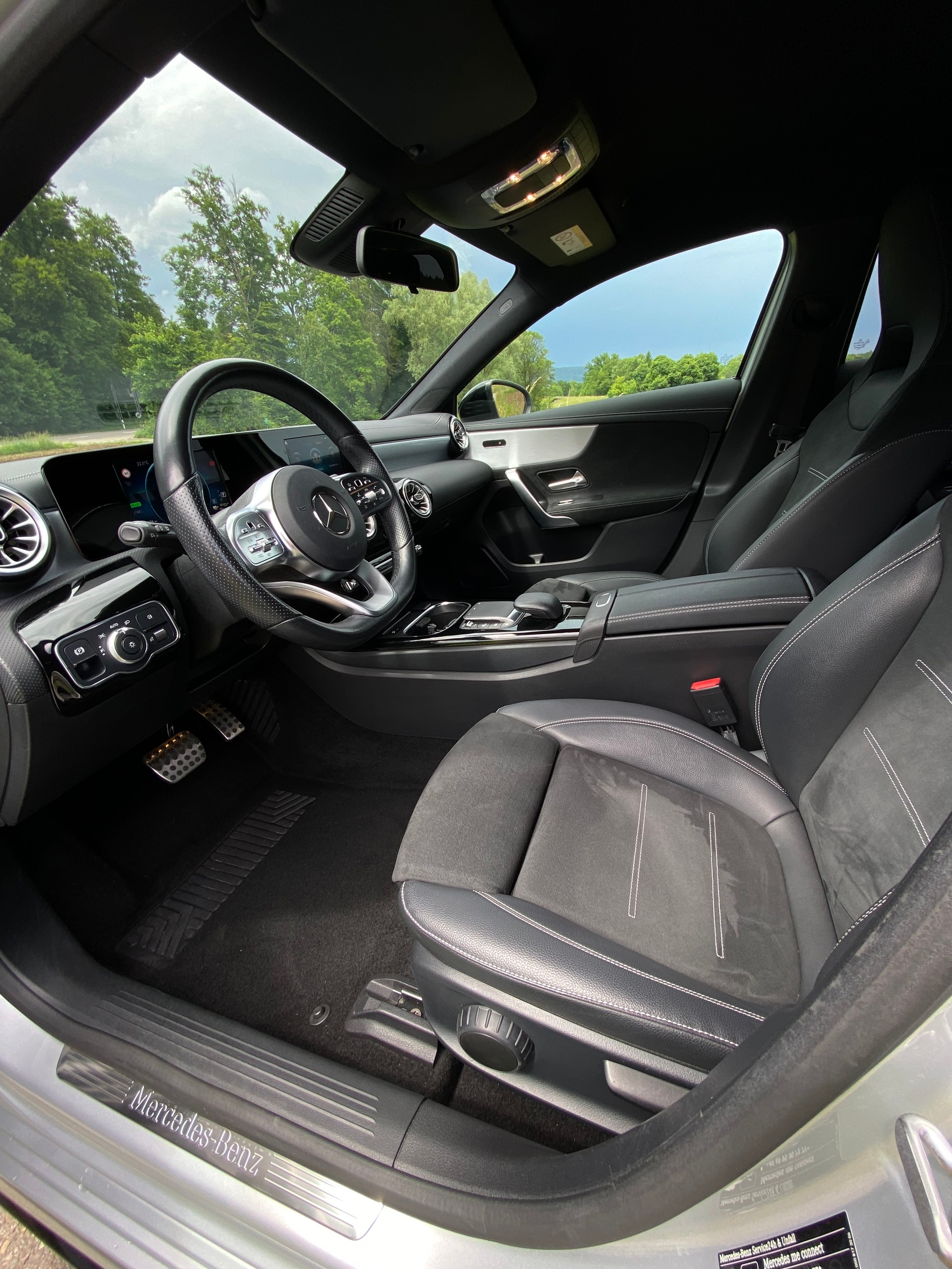 MERCEDES-BENZ A 250e AMG Line 8G-DCT-image-8