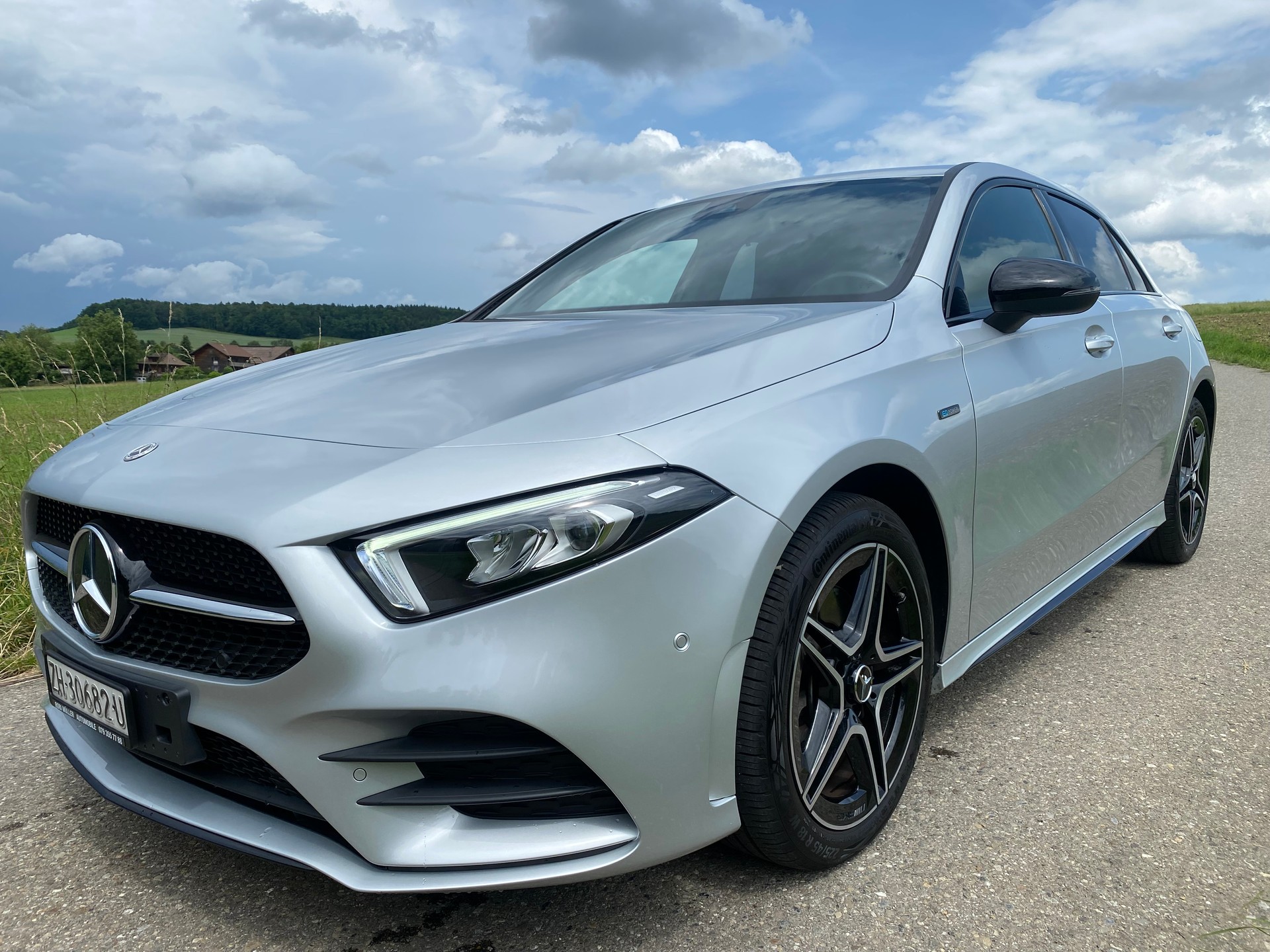 MERCEDES-BENZ A 250e AMG Line 8G-DCT-image-2