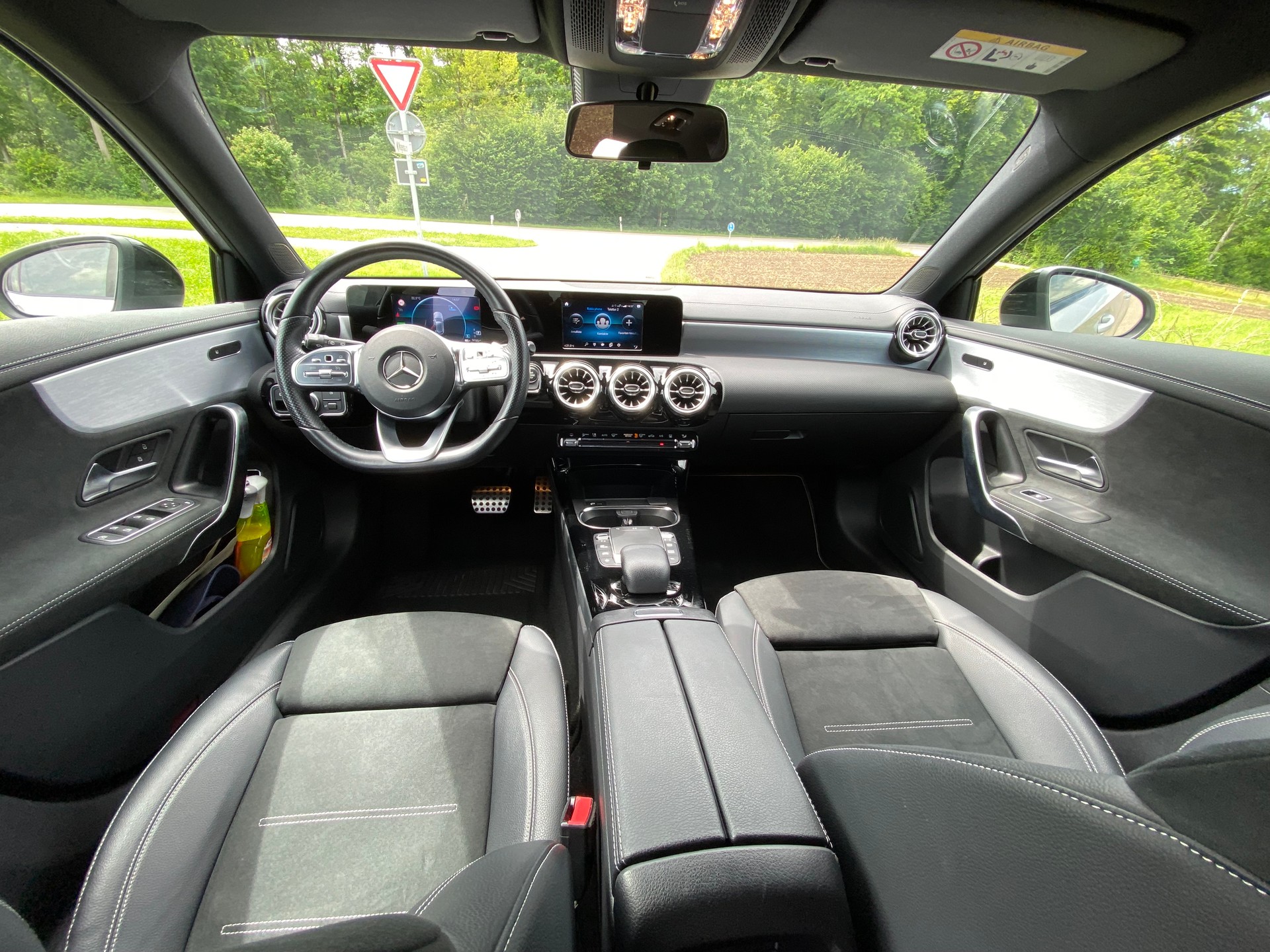 MERCEDES-BENZ A 250e AMG Line 8G-DCT-image-9