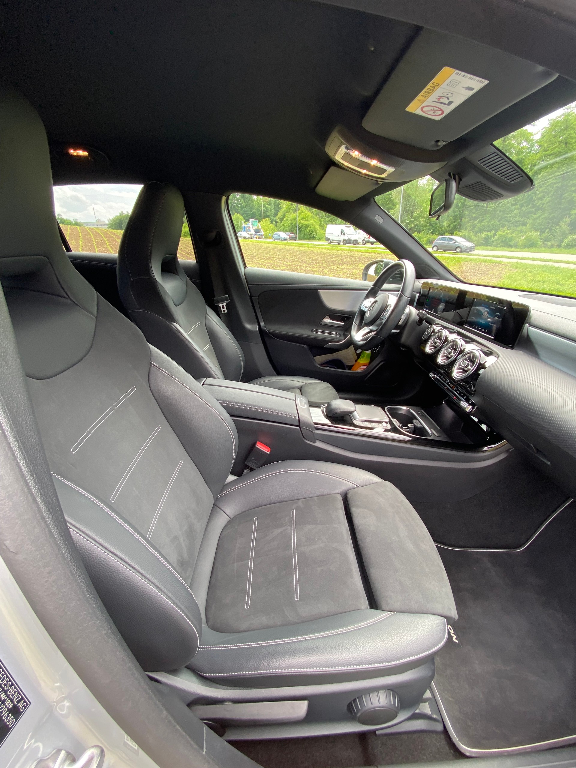 MERCEDES-BENZ A 250e AMG Line 8G-DCT-image-10