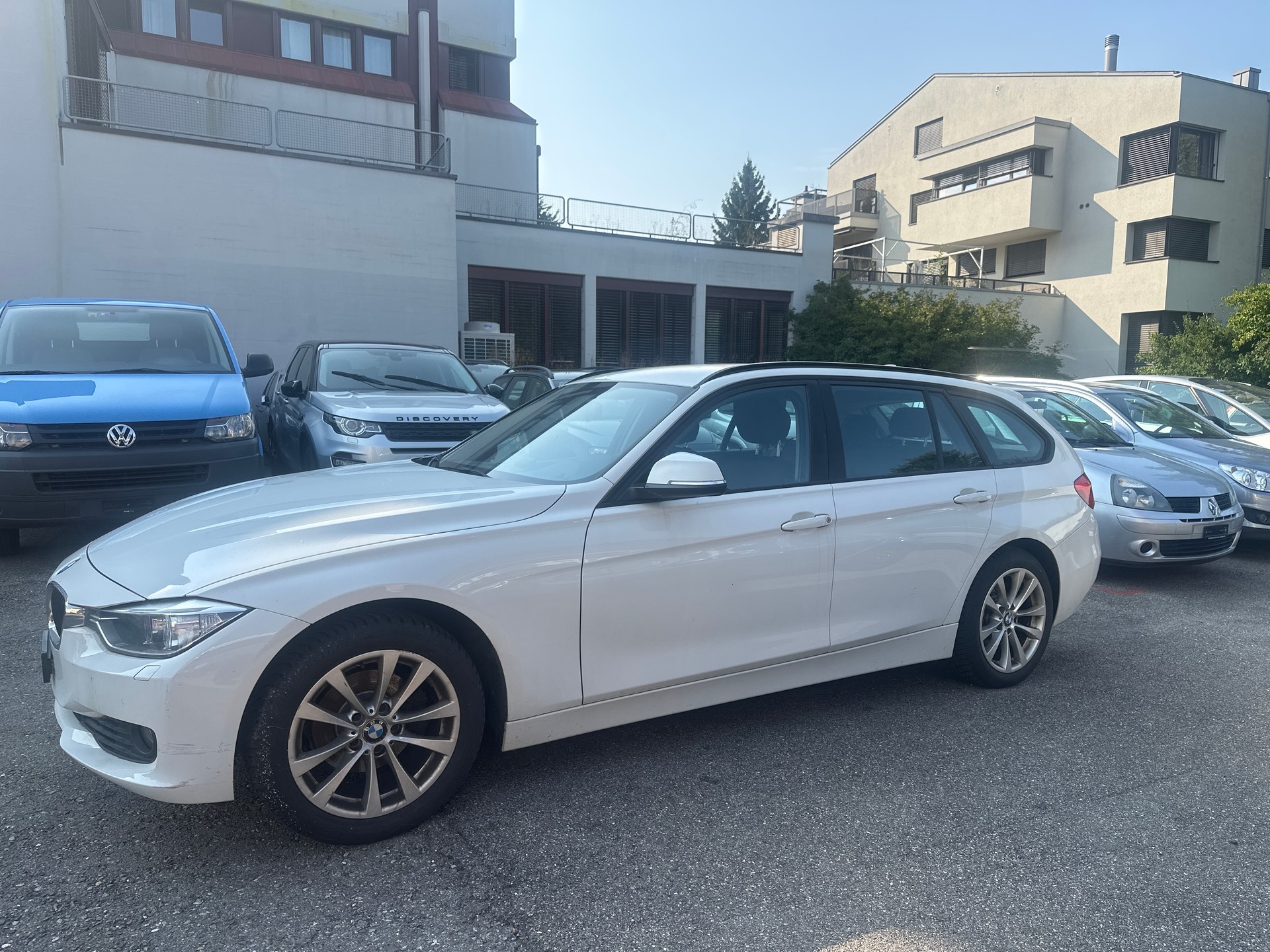 BMW 320i xDrive Touring-image-3