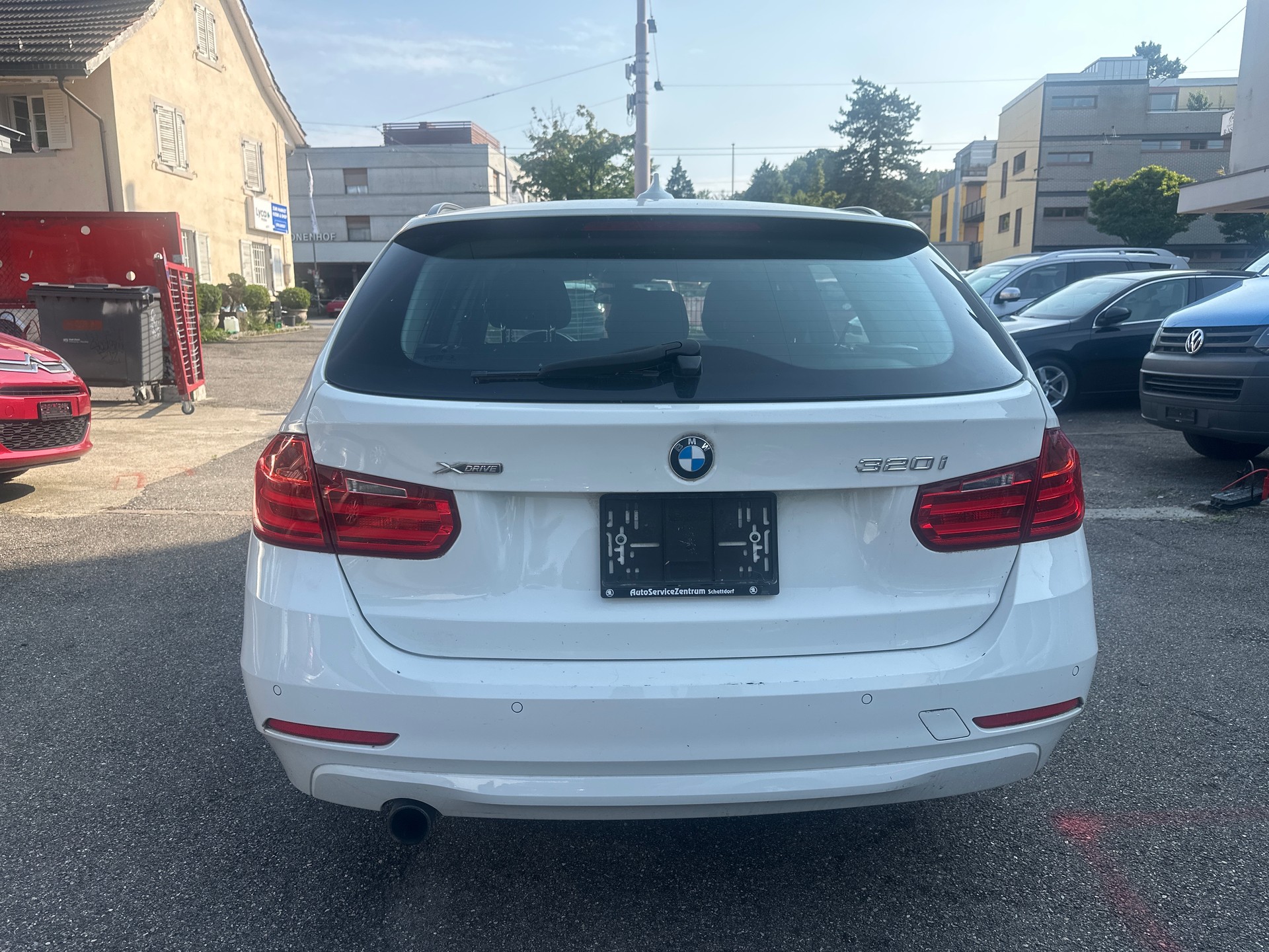 BMW 320i xDrive Touring-image-5