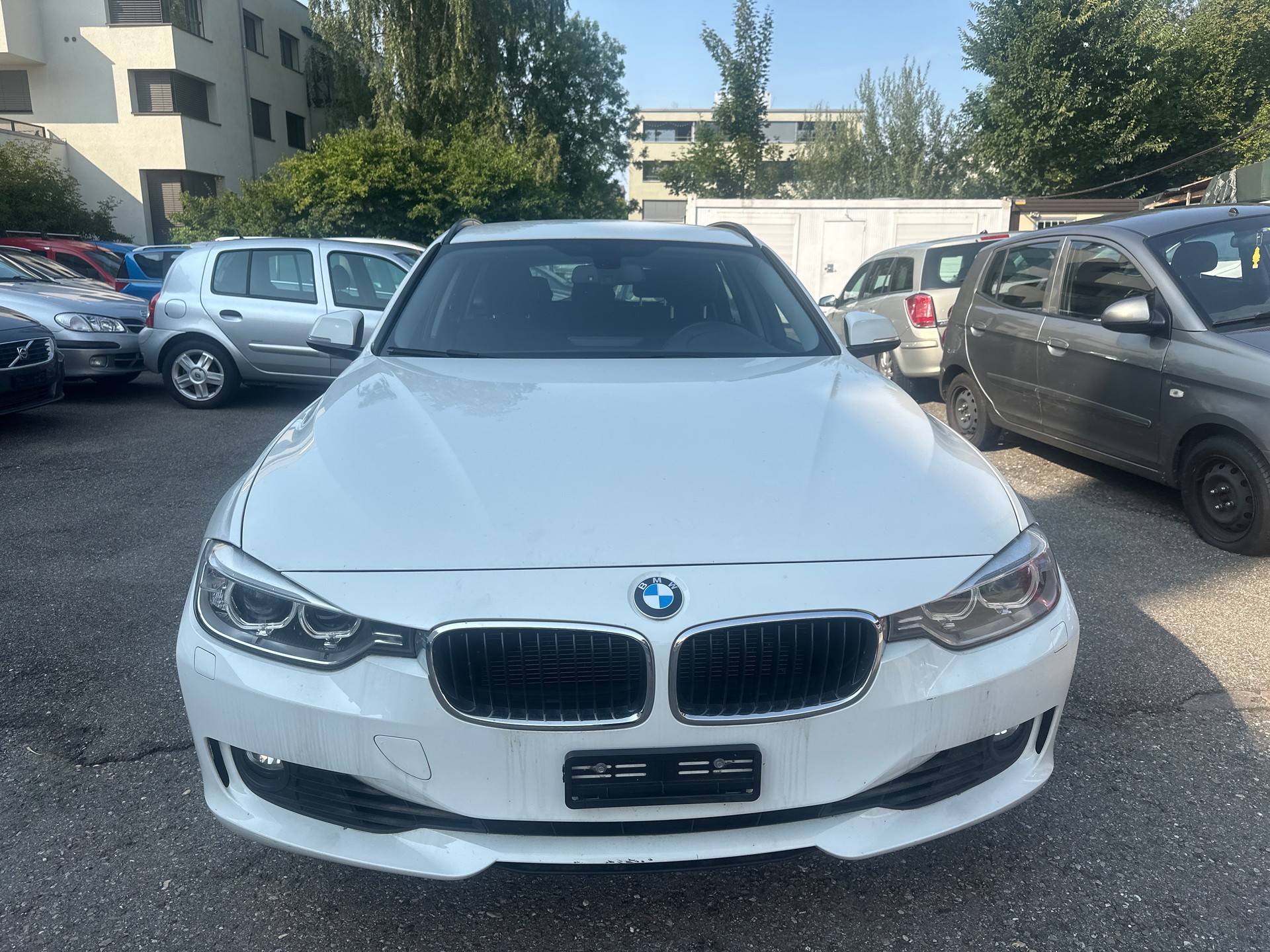 BMW 320i xDrive Touring-image-1