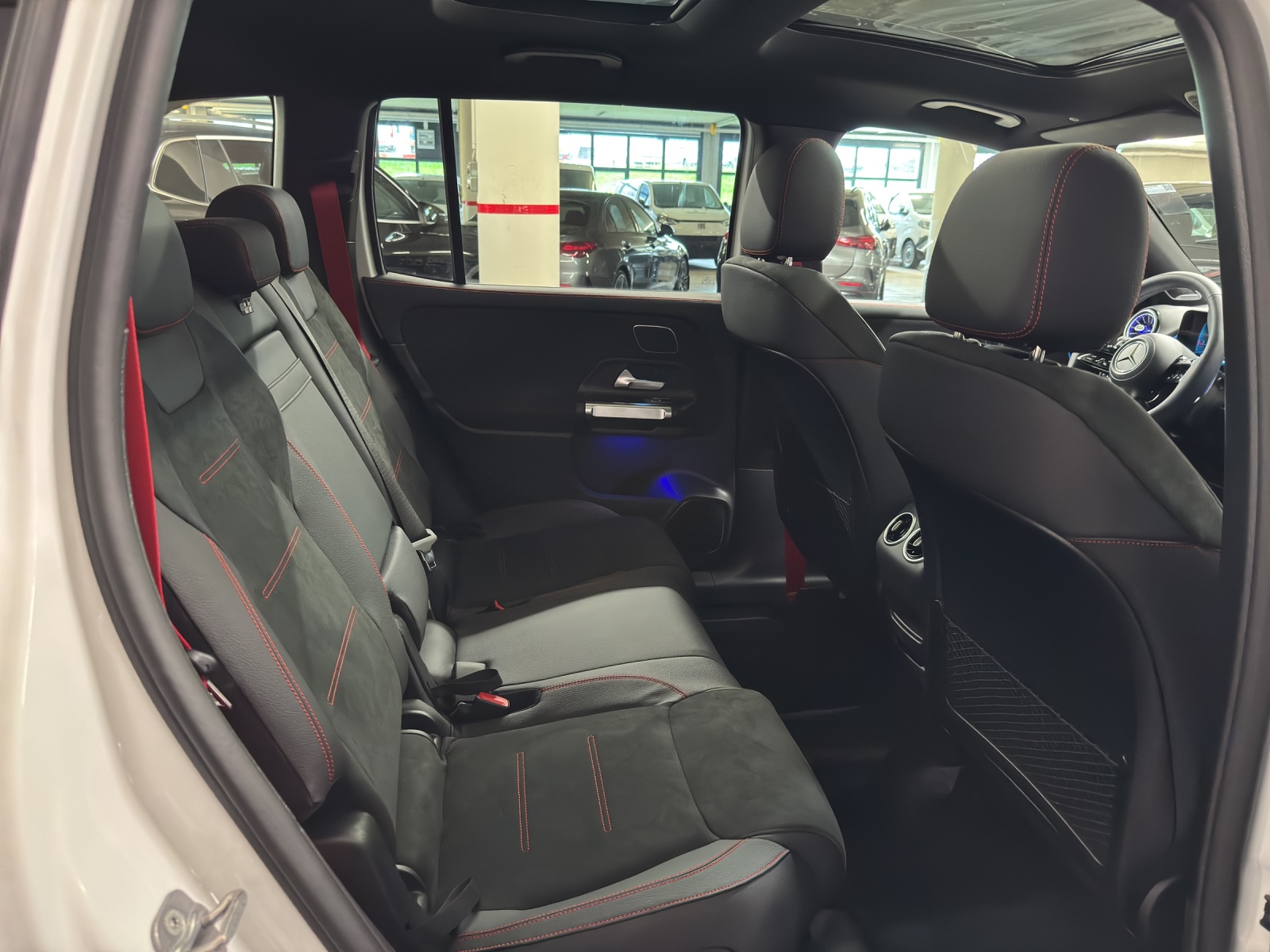 MERCEDES-BENZ GLB 35 AMG 4Matic-image-9