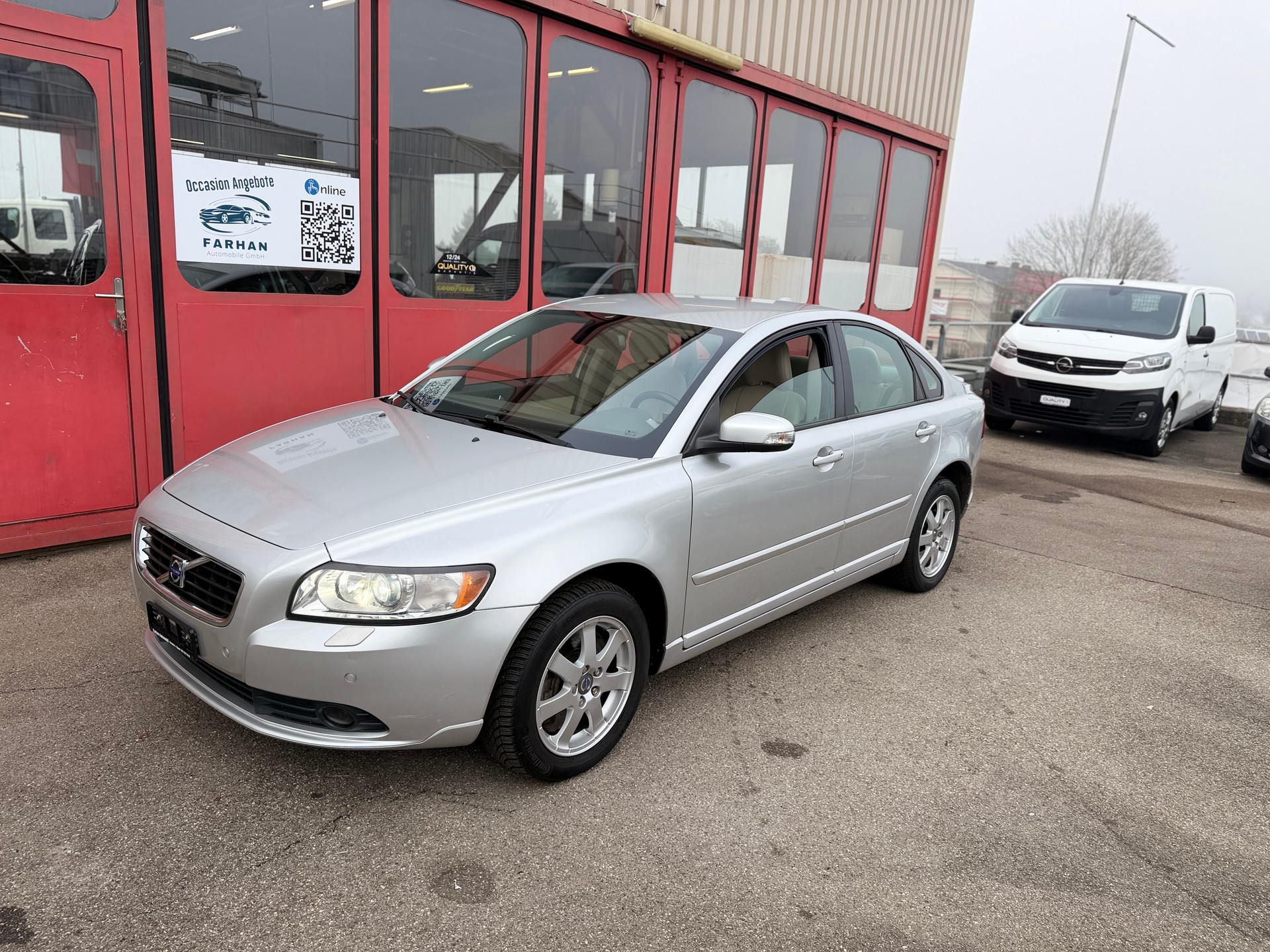 VOLVO S40 T5 AWD Kinetic Geartronic-image-2
