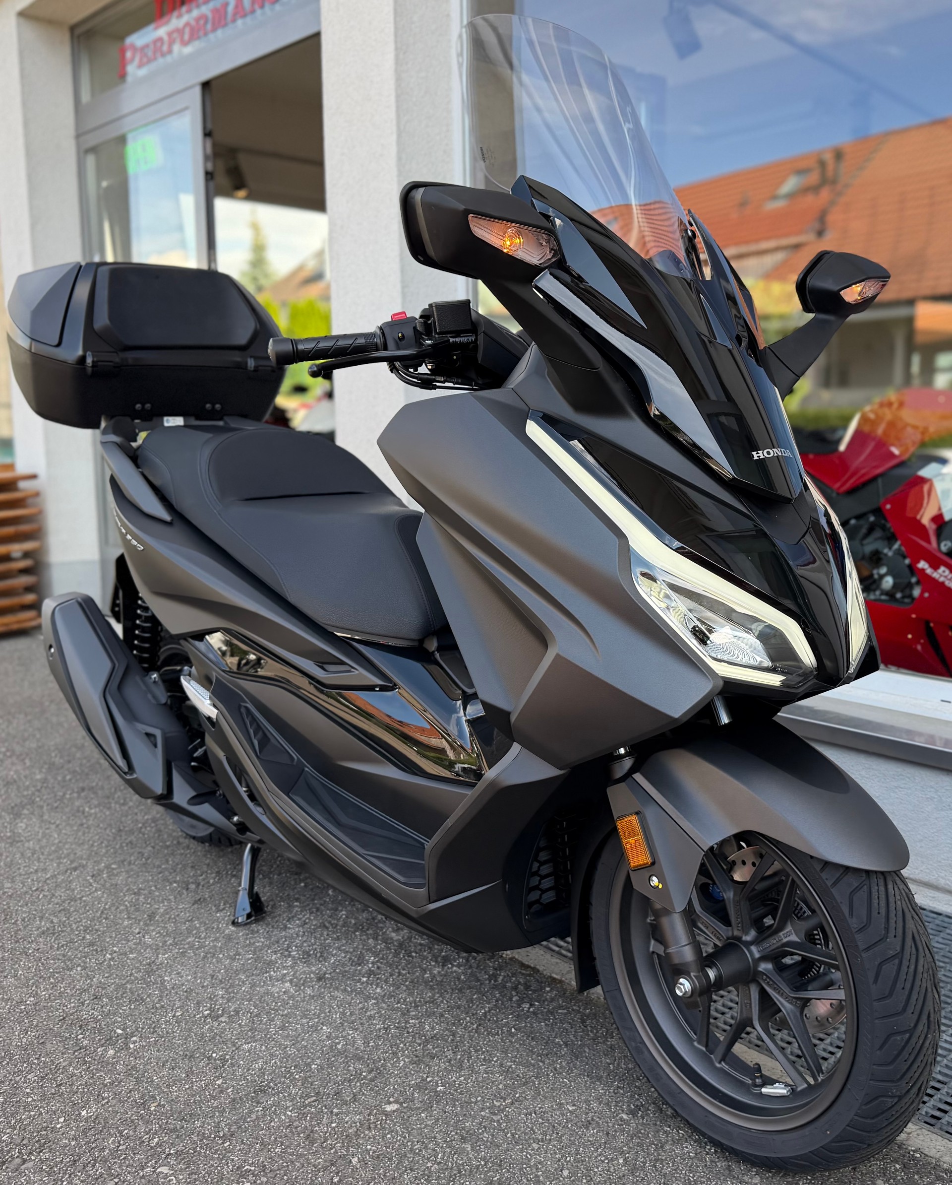 HONDA Forza 350 Smart Top Box 2026-showroom-element-2