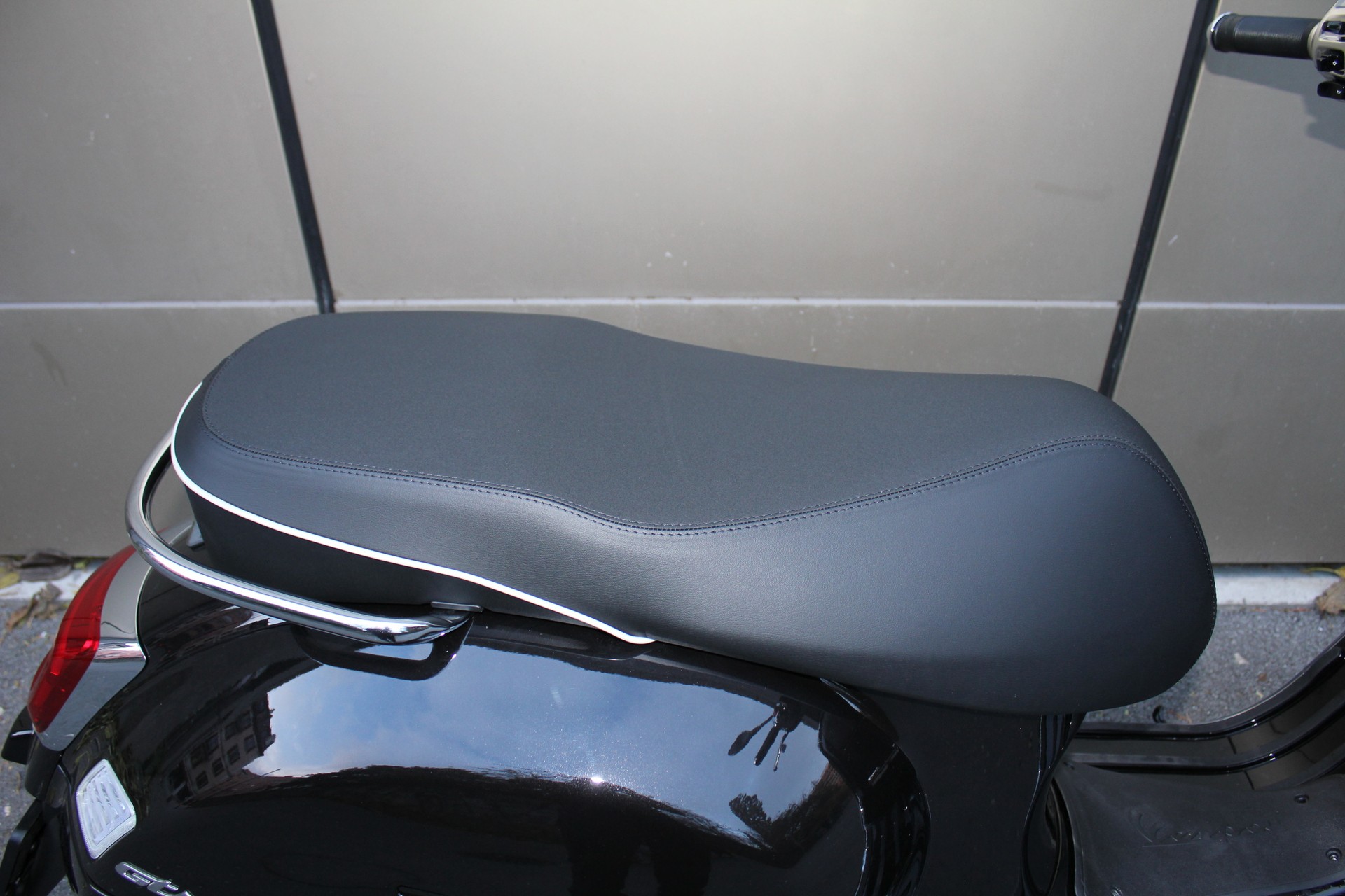 PIAGGIO Vespa GTS 125 Super RST Euro 5+-image-7