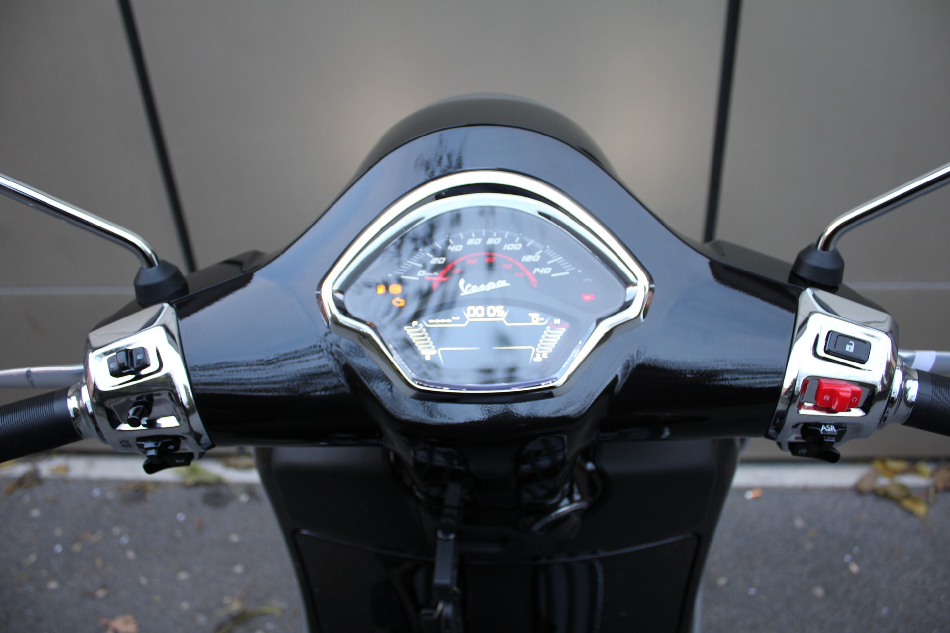 PIAGGIO Vespa GTS 125 Super RST Euro 5+-image-4
