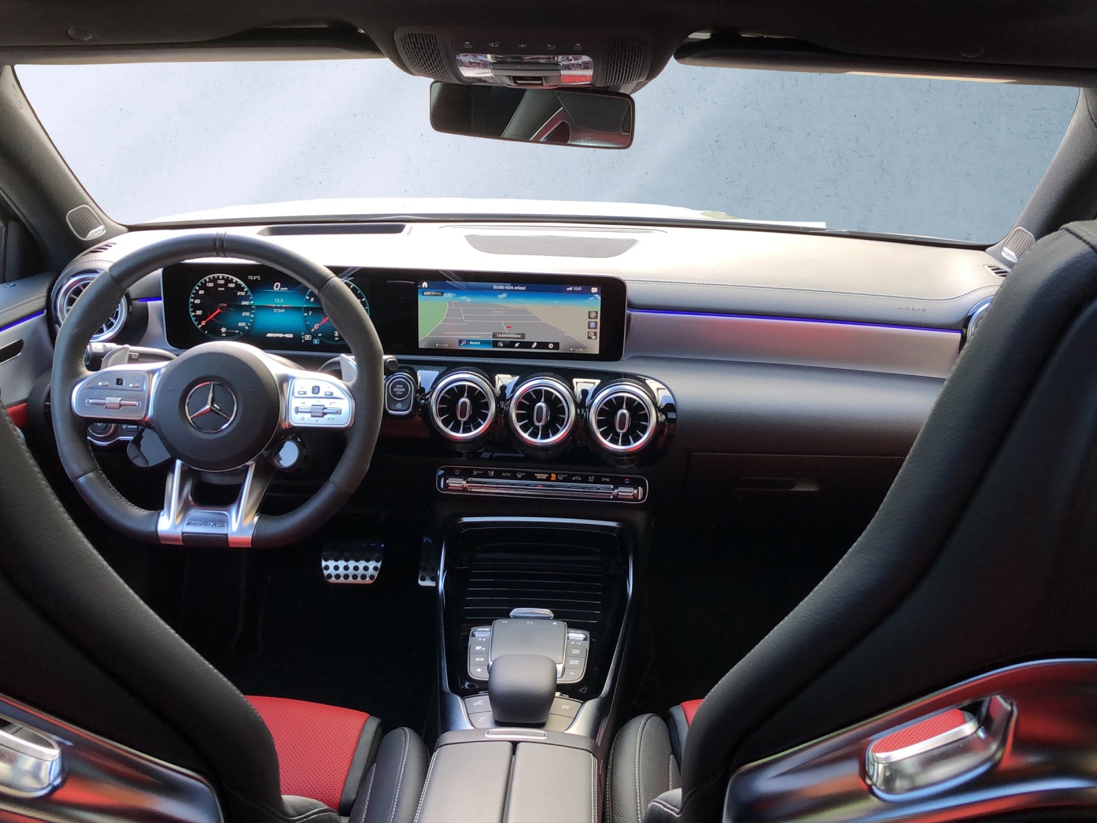 MERCEDES-BENZ A 45 S AMG 4Matic*PANORAMADACH*-image-9