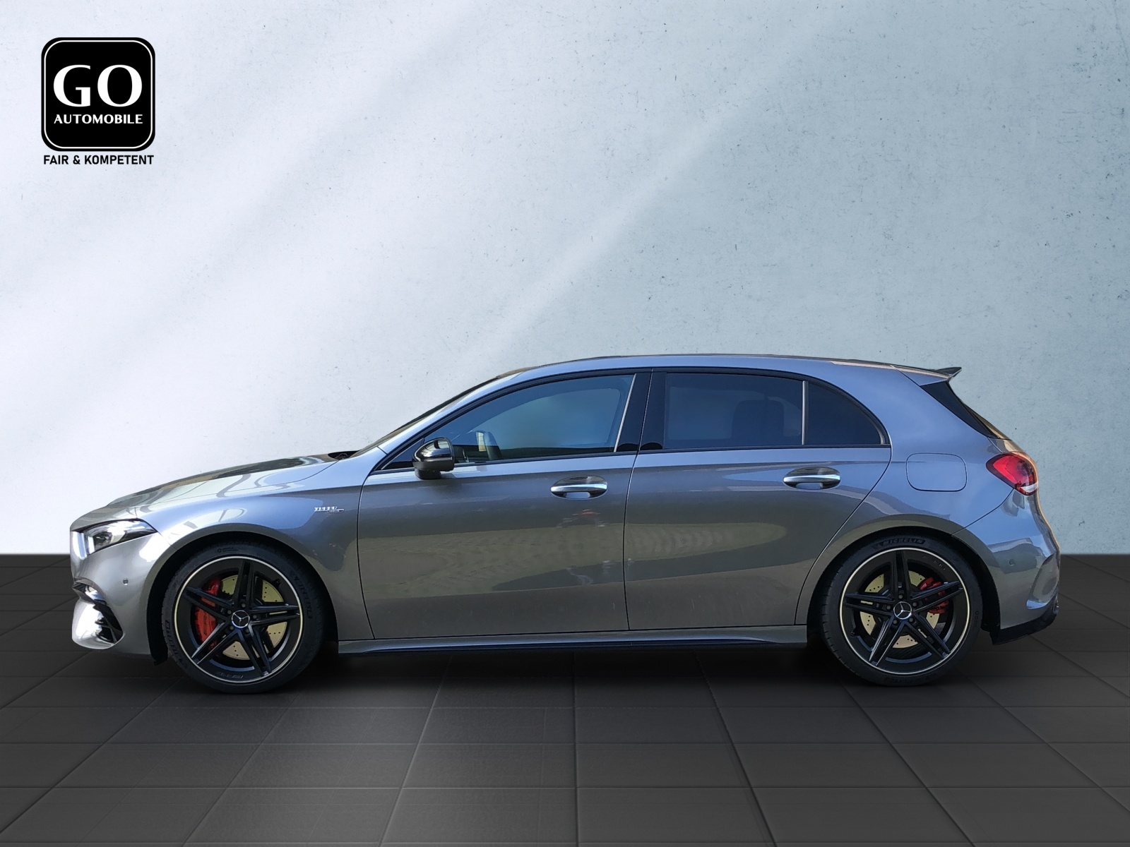 MERCEDES-BENZ A 45 S AMG 4Matic*PANORAMADACH*-showroom-element-3