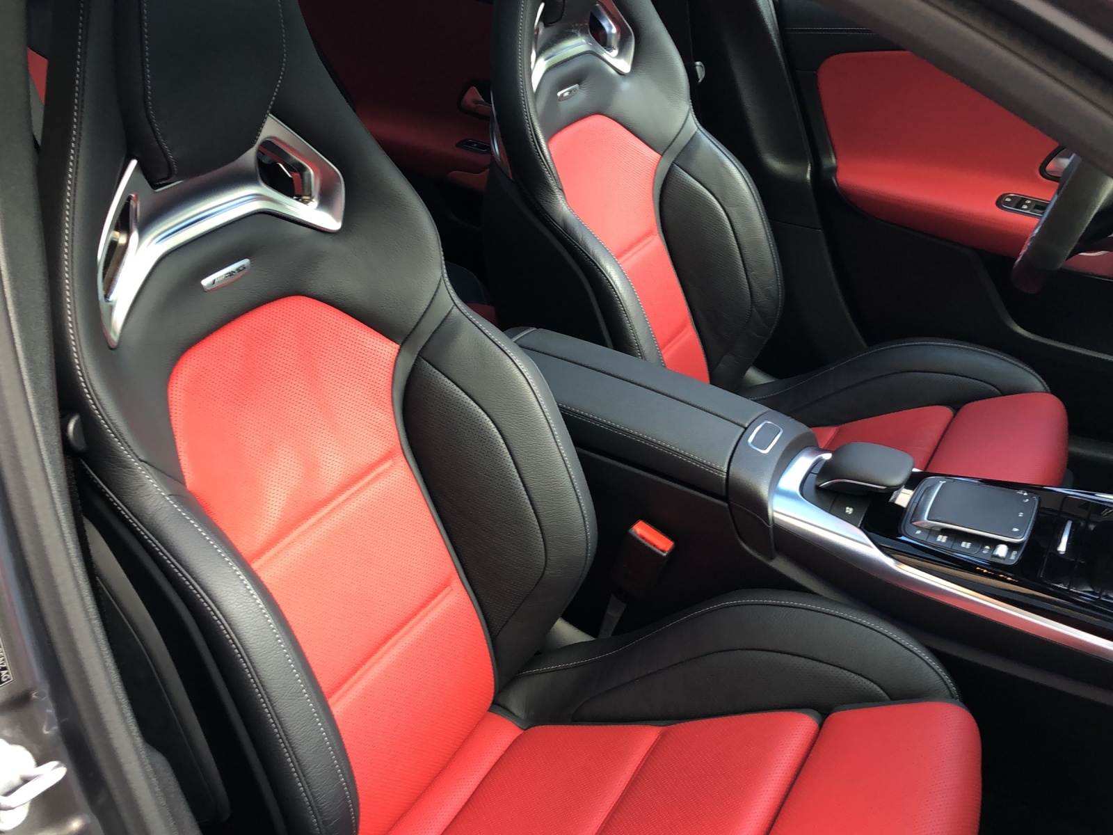 MERCEDES-BENZ A 45 S AMG 4Matic*PANORAMADACH*-image-13