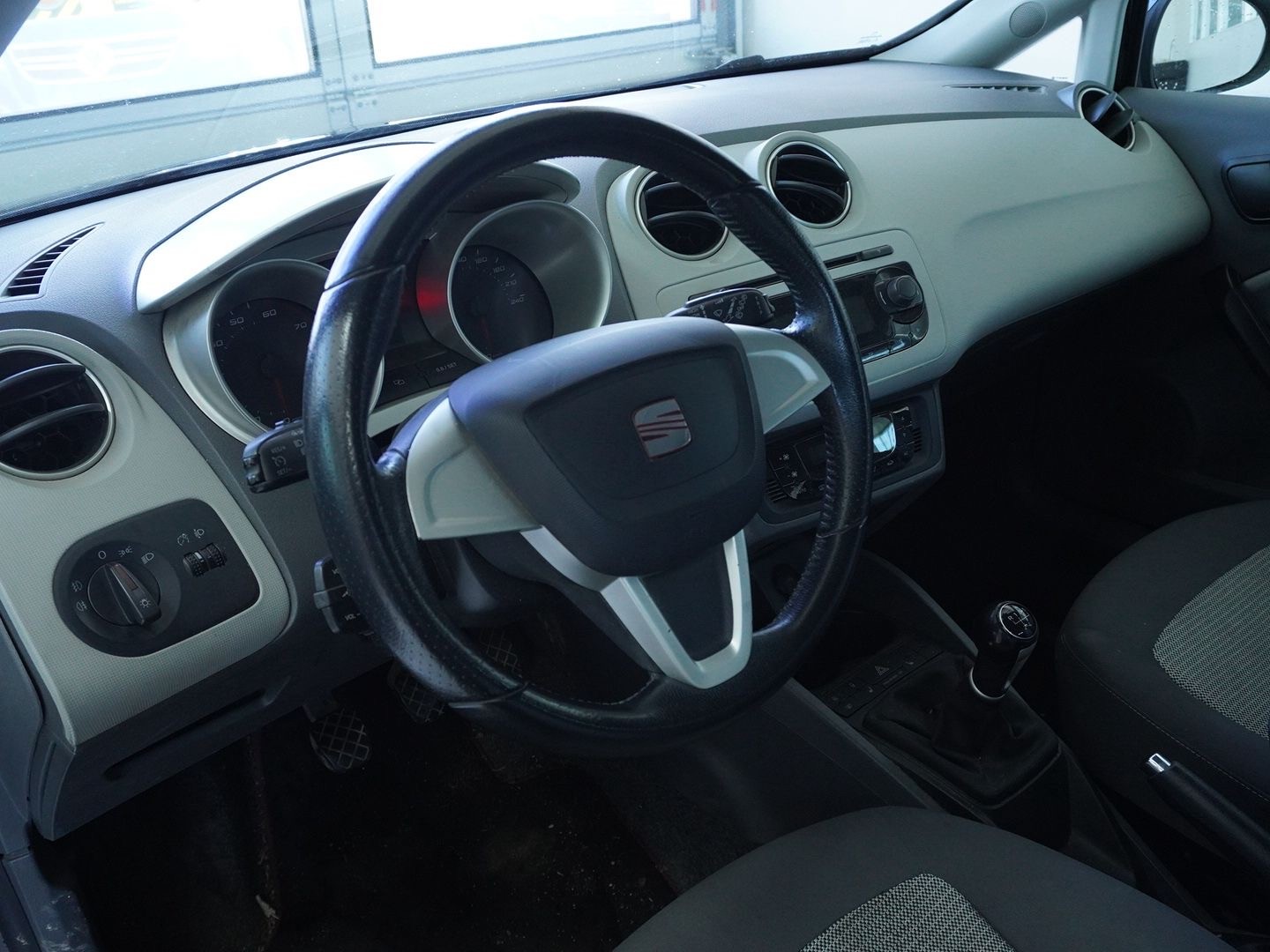 SEAT Ibiza 1.4 Style-image-4