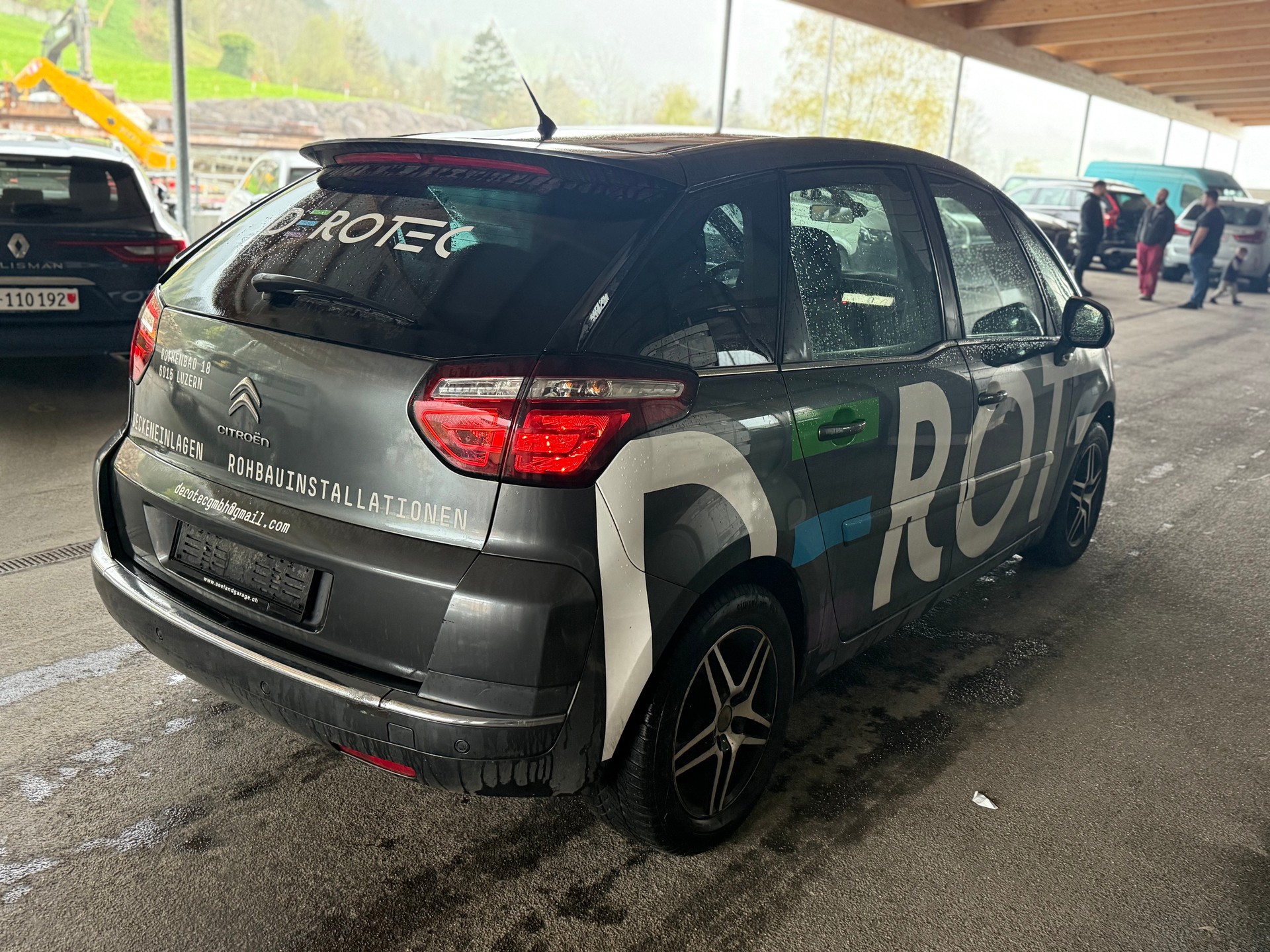 CITROEN C4 Picasso 1.6 HDI 16V Swiss Style EGS6-image-3