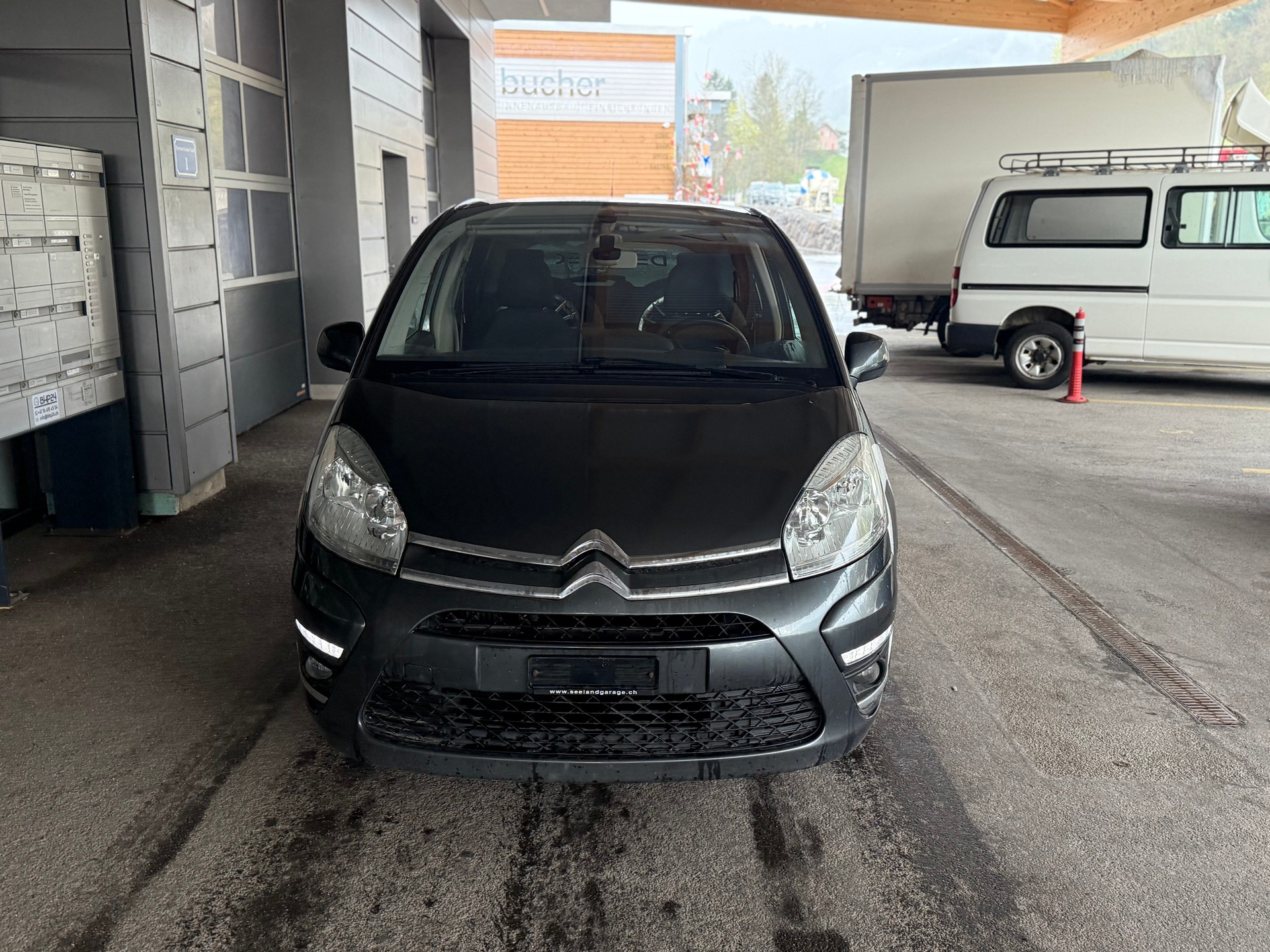 CITROEN C4 Picasso 1.6 HDI 16V Swiss Style EGS6-image-4