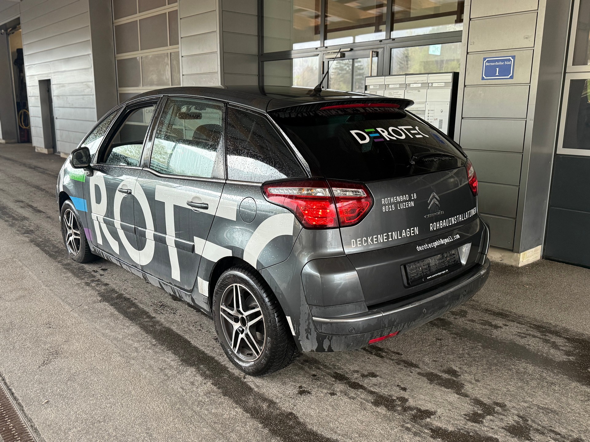 CITROEN C4 Picasso 1.6 HDI 16V Swiss Style EGS6-image-2