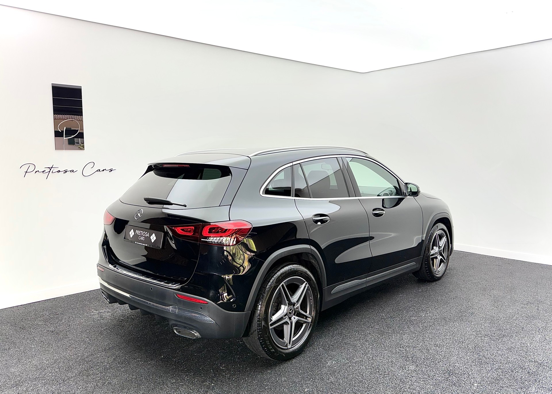 MERCEDES-BENZ GLA 200d AMG Line 8G-DCT-image-4
