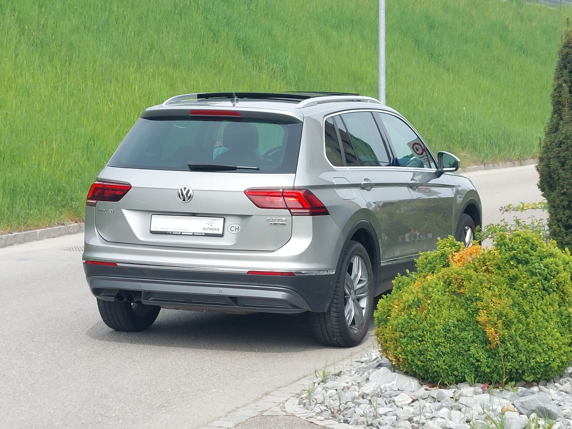 VW Tiguan 2.0TSI Highline 4Motion DSG-showroom-element-3